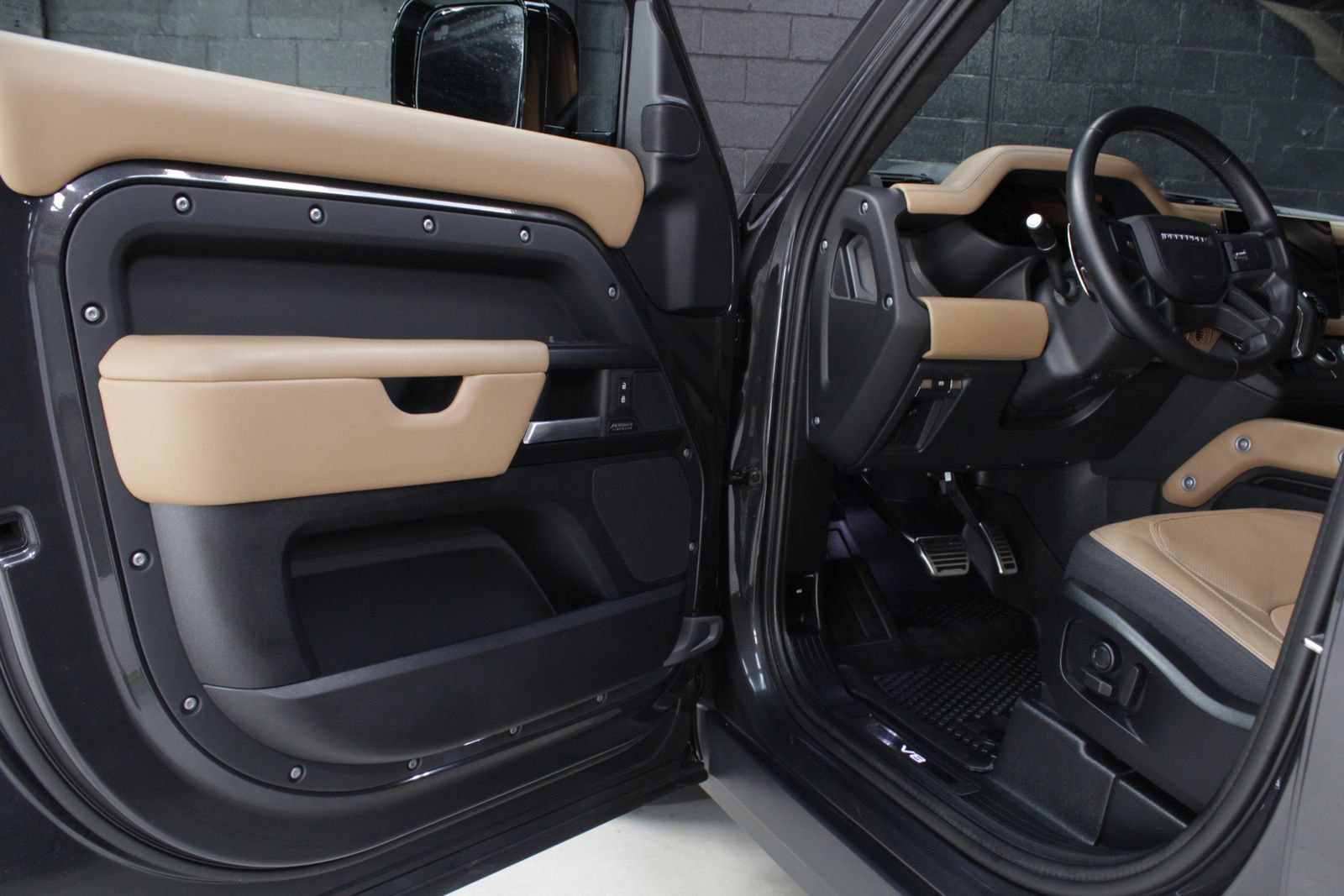 2025 Land Rover Defender 110 V8 AWD