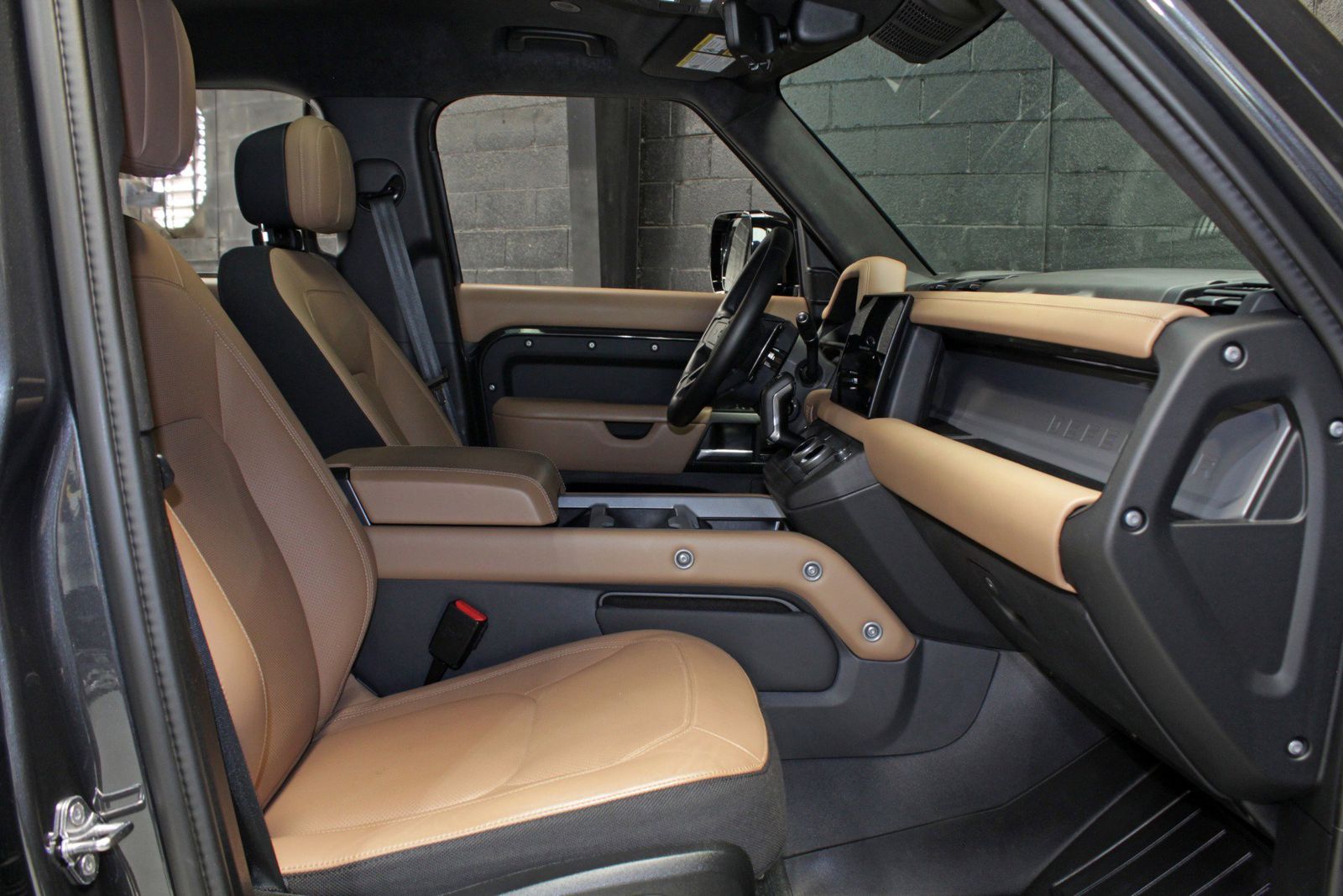 2025 Land Rover Defender 110 V8 AWD