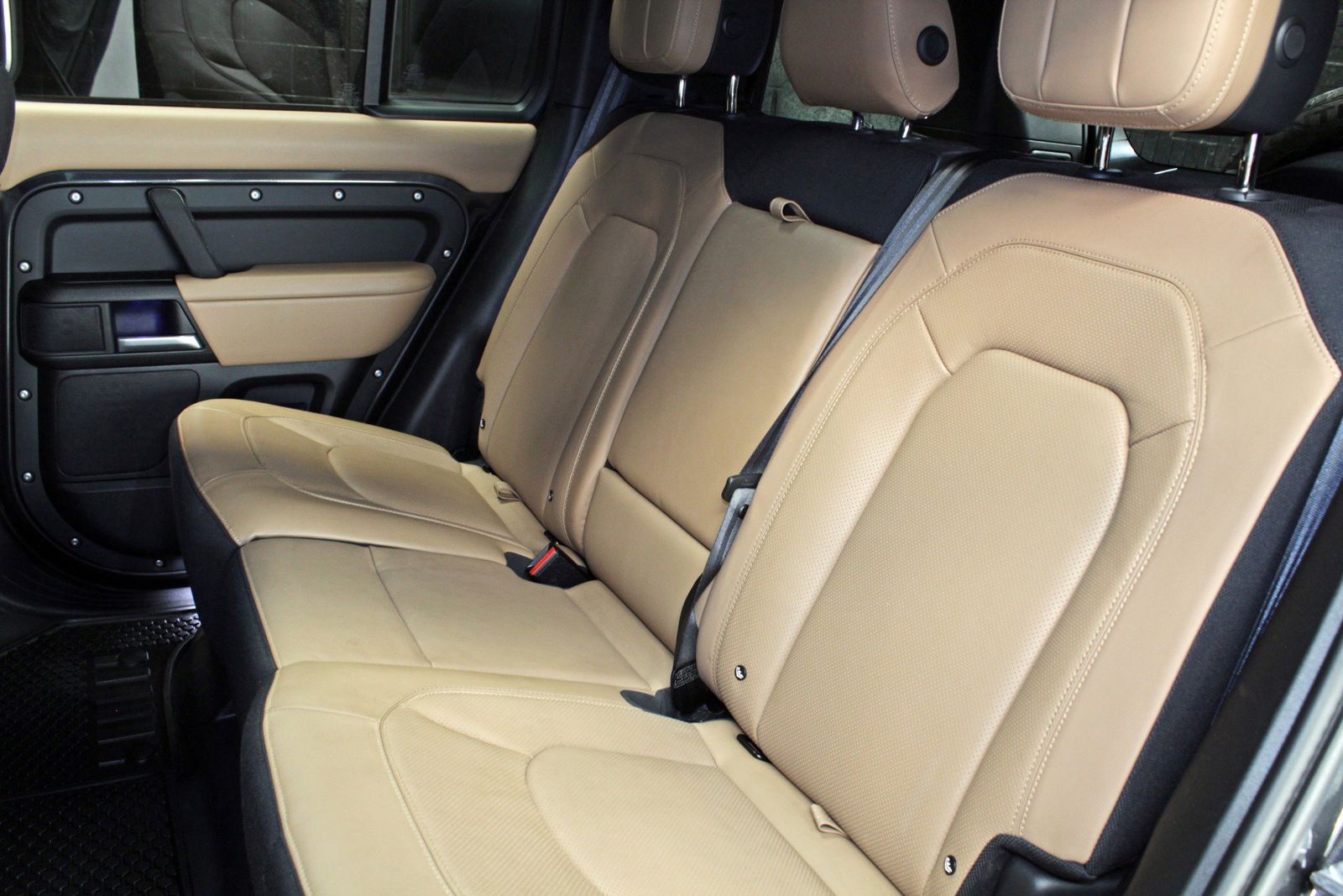 2025 Land Rover Defender 110 V8 AWD