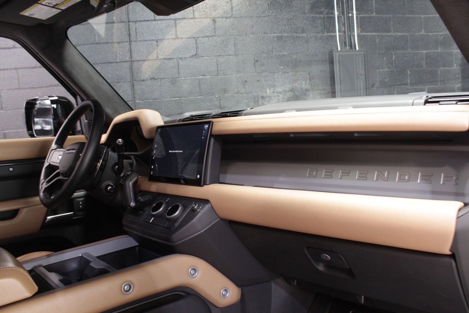 2025 Land Rover Defender 110 V8 AWD