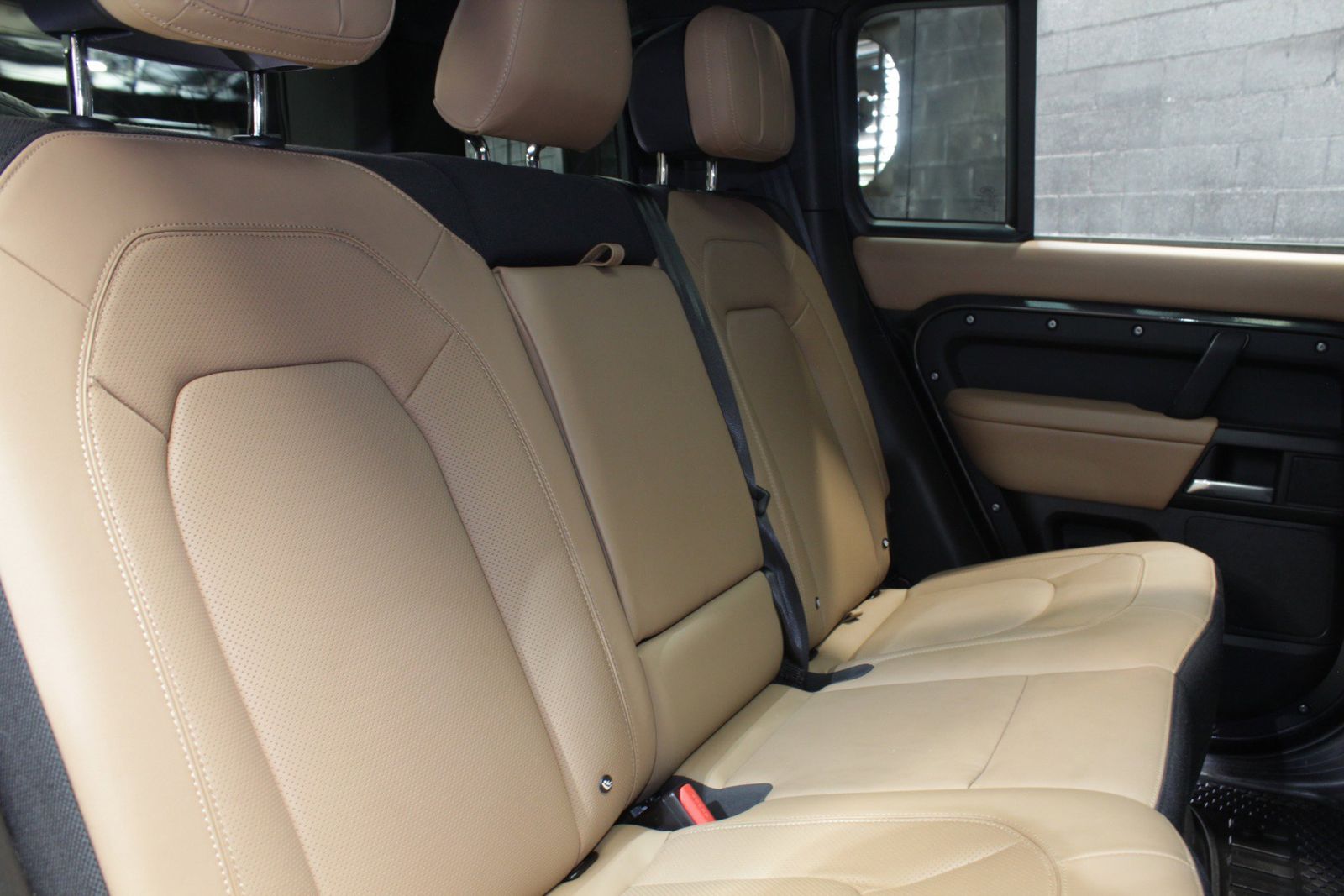 2025 Land Rover Defender 110 V8 AWD