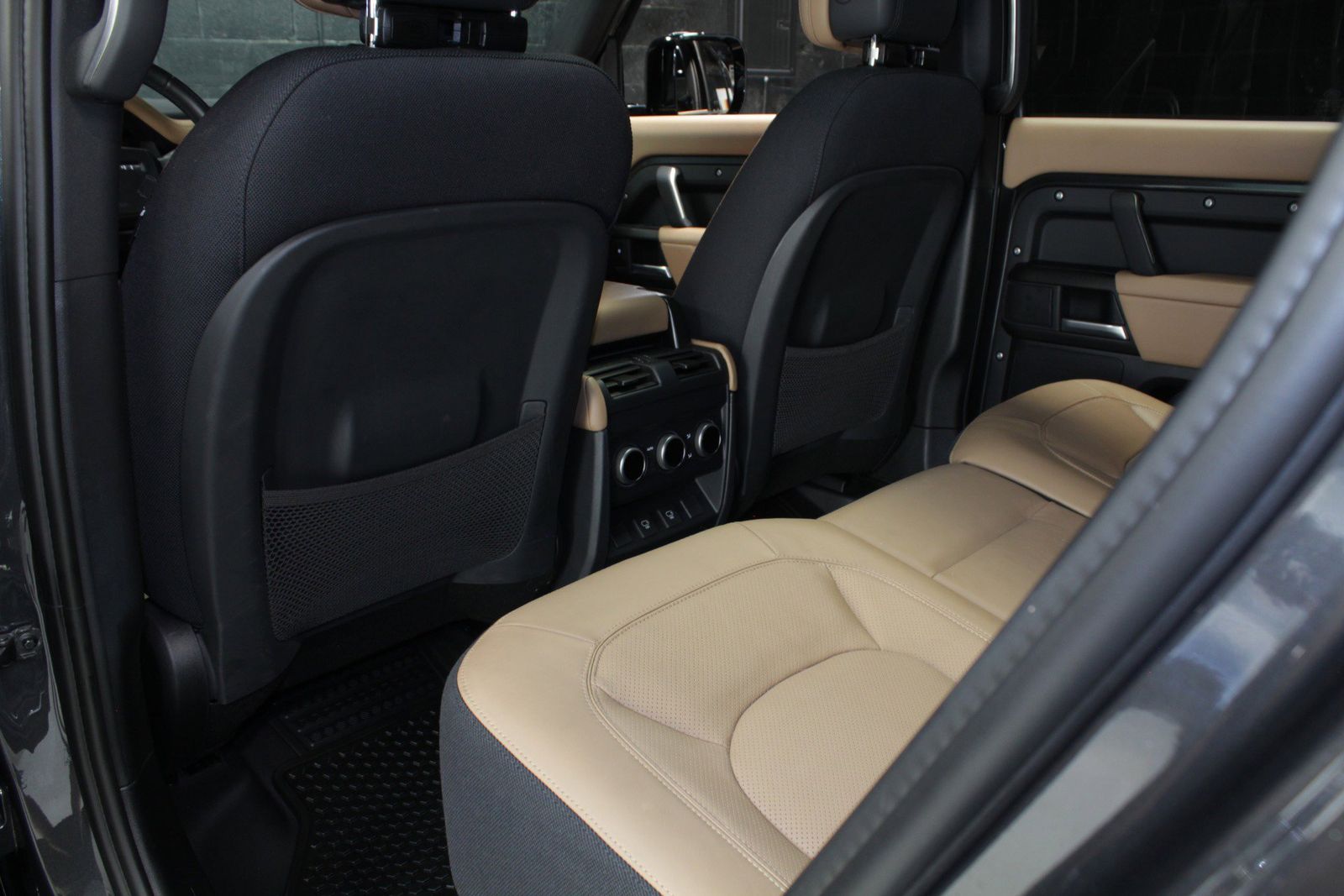 2025 Land Rover Defender 110 V8 AWD