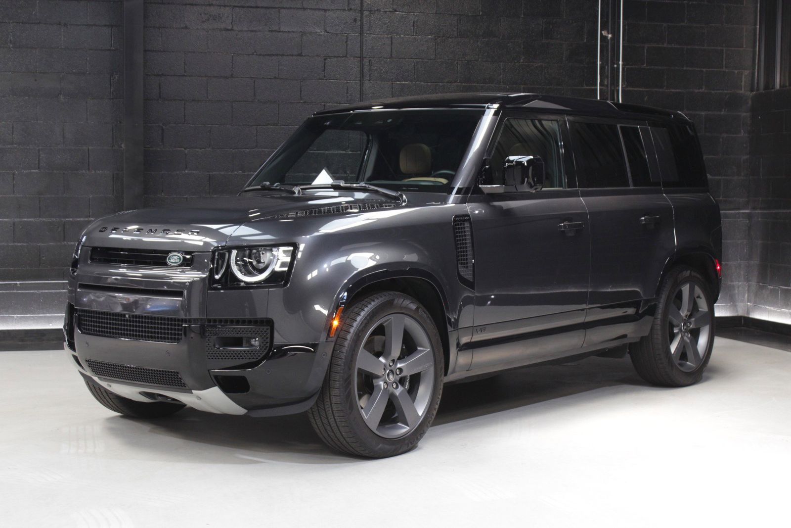 2025 Land Rover Defender 110 V8 AWD