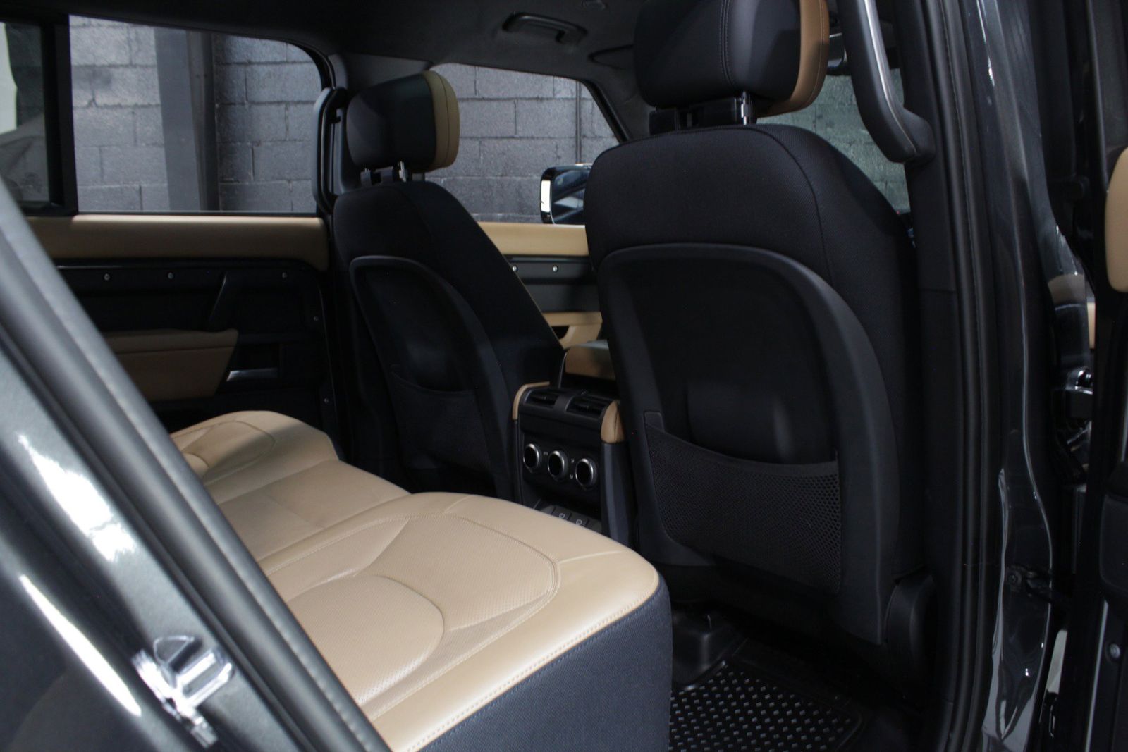 2025 Land Rover Defender 110 V8 AWD