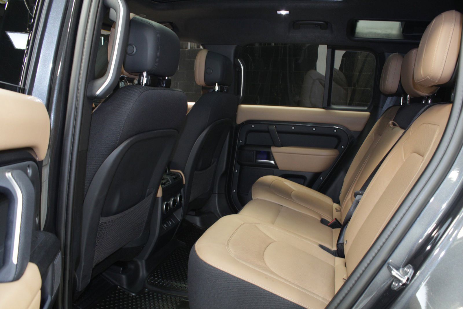 2025 Land Rover Defender 110 V8 AWD