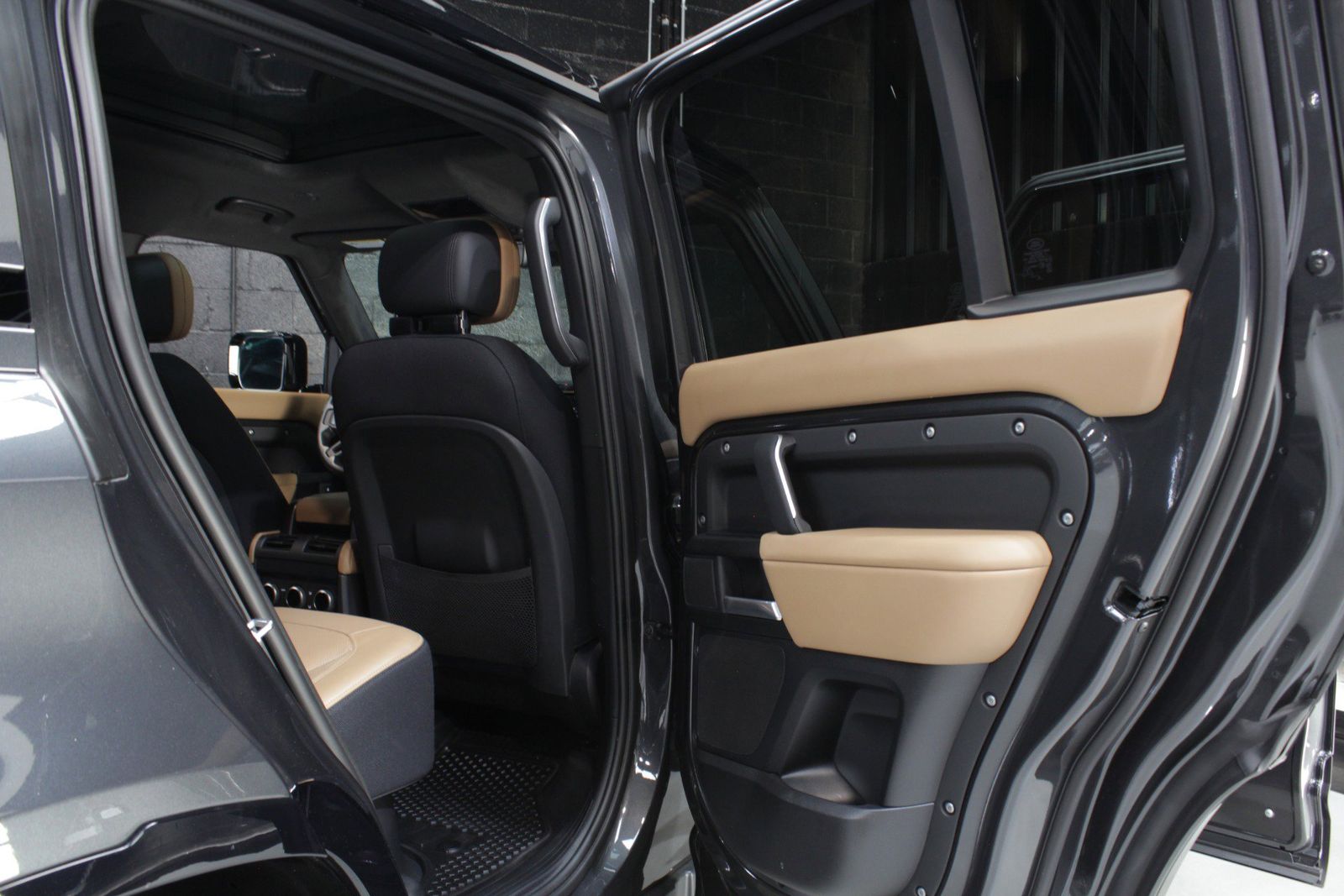 2025 Land Rover Defender 110 V8 AWD