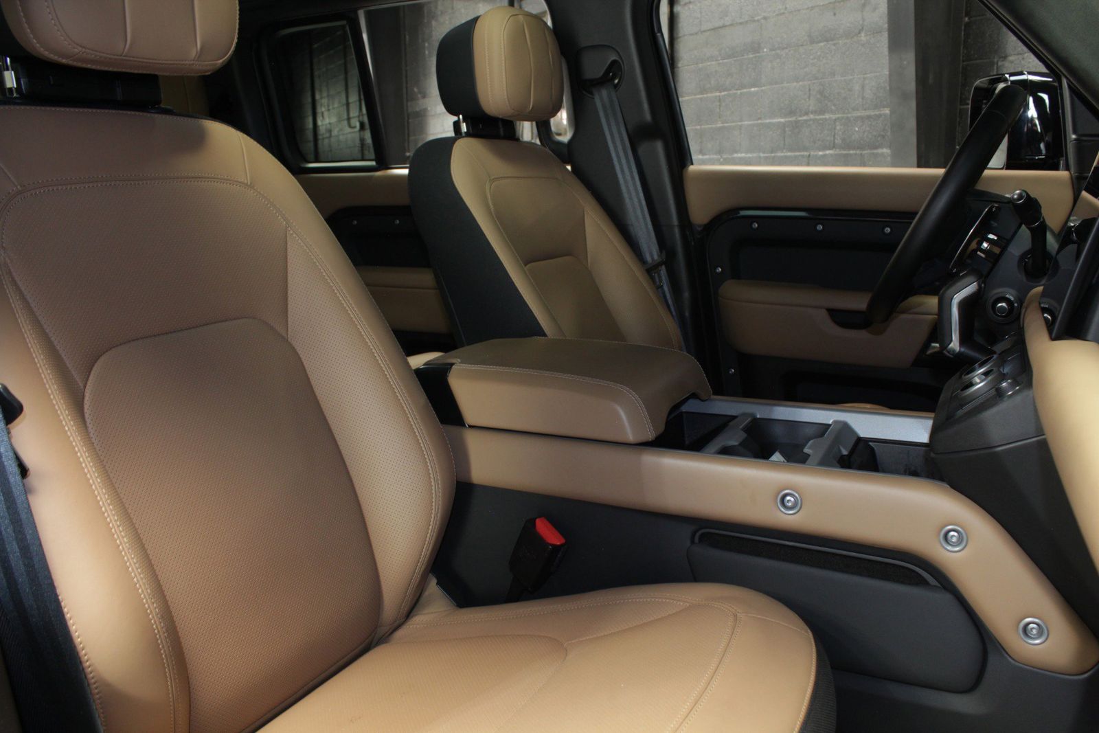 2025 Land Rover Defender 110 V8 AWD