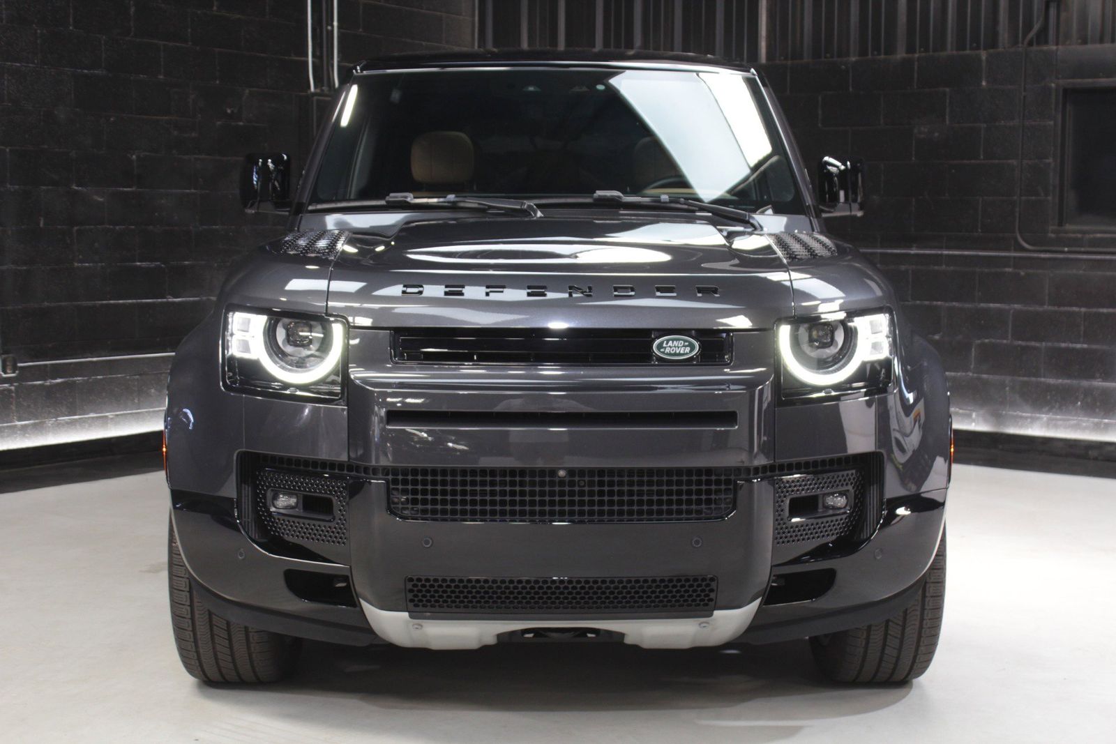 2025 Land Rover Defender 110 V8 AWD