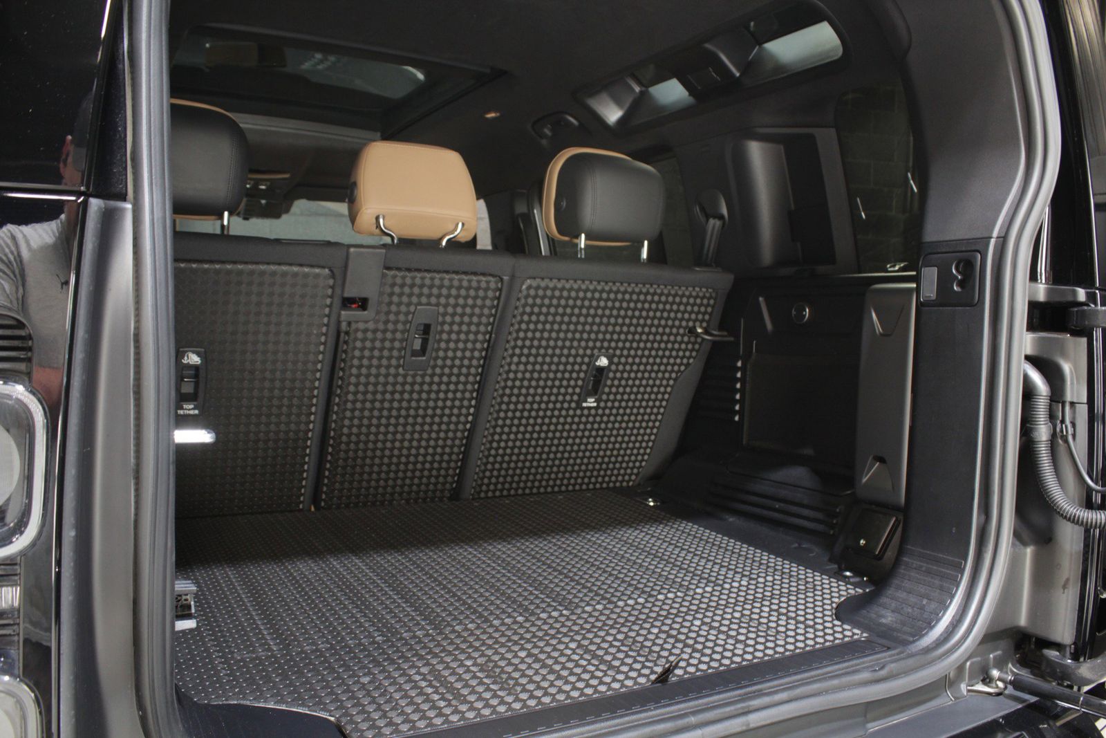 2025 Land Rover Defender 110 V8 AWD