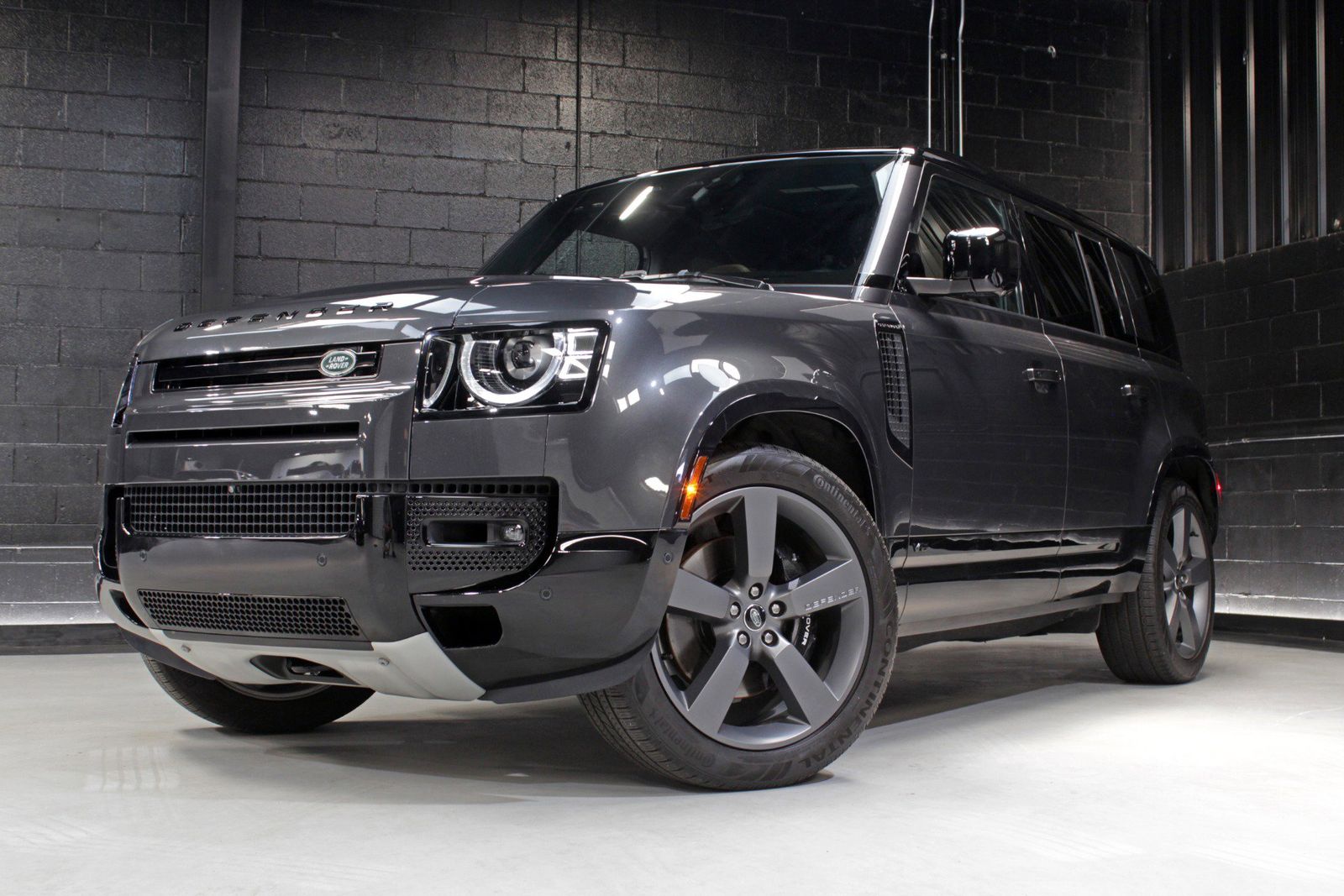 2025 Land Rover Defender 110 V8 AWD