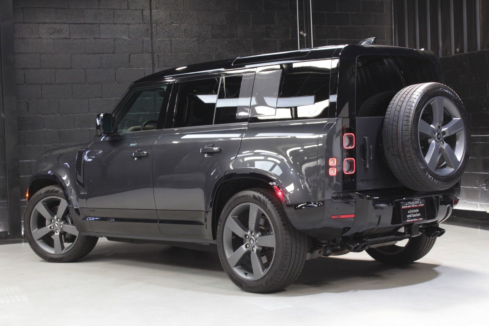 2025 Land Rover Defender 110 V8 AWD