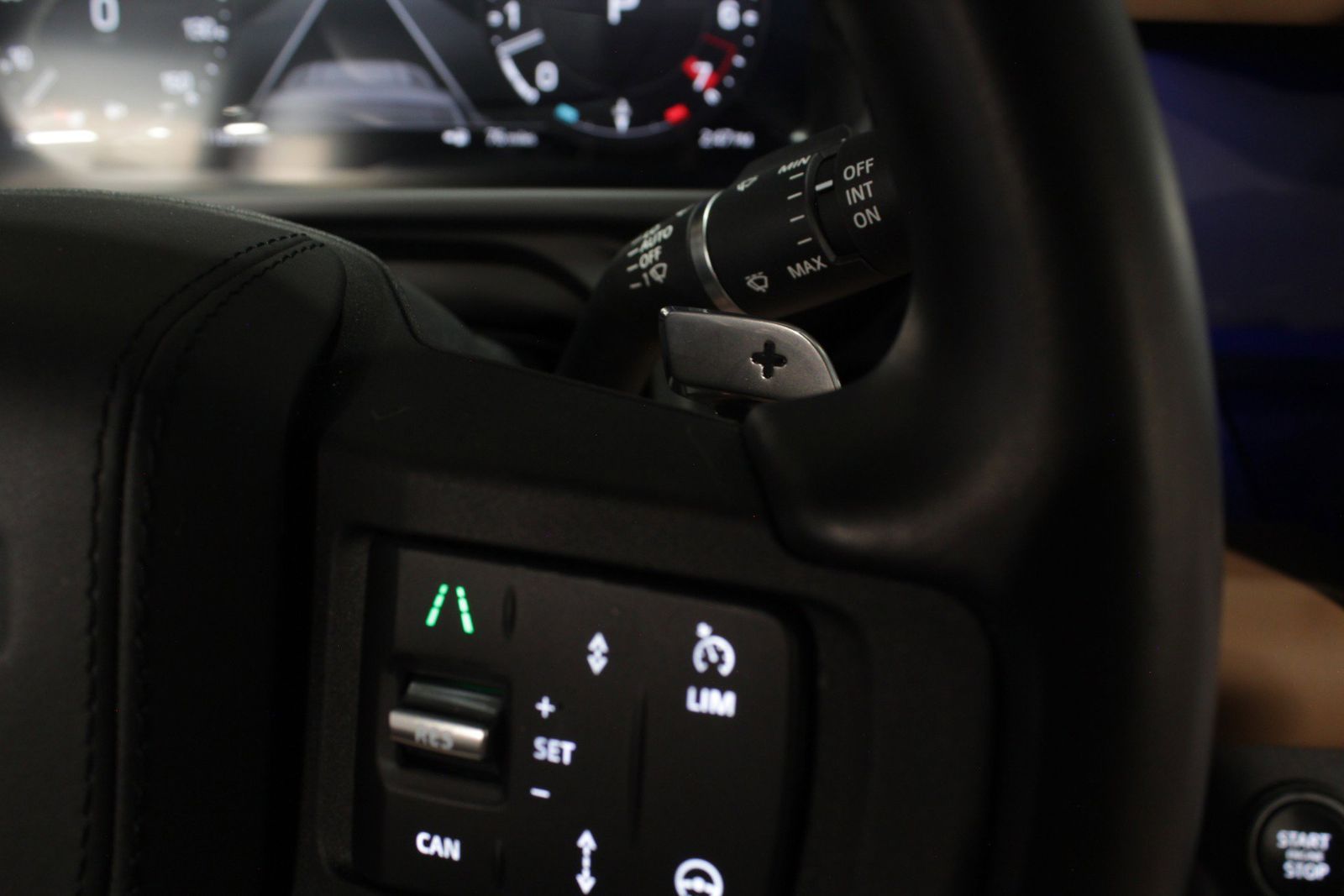 2025 Land Rover Defender 110 V8 AWD