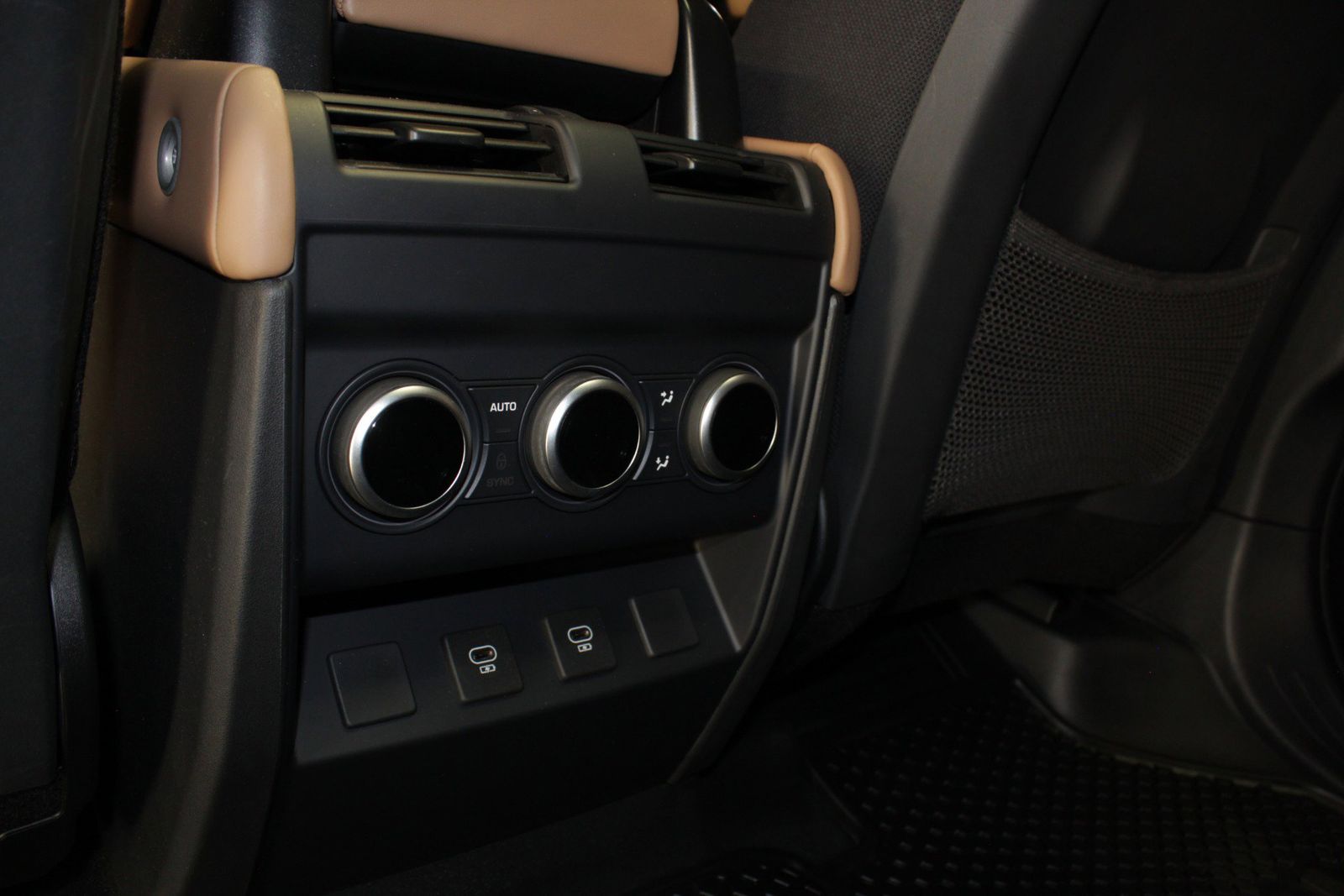 2025 Land Rover Defender 110 V8 AWD