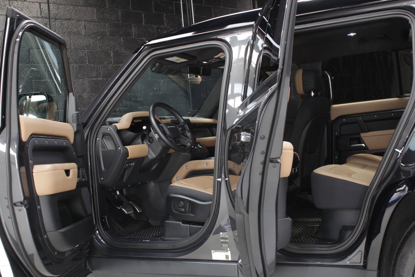 2025 Land Rover Defender 110 V8 AWD