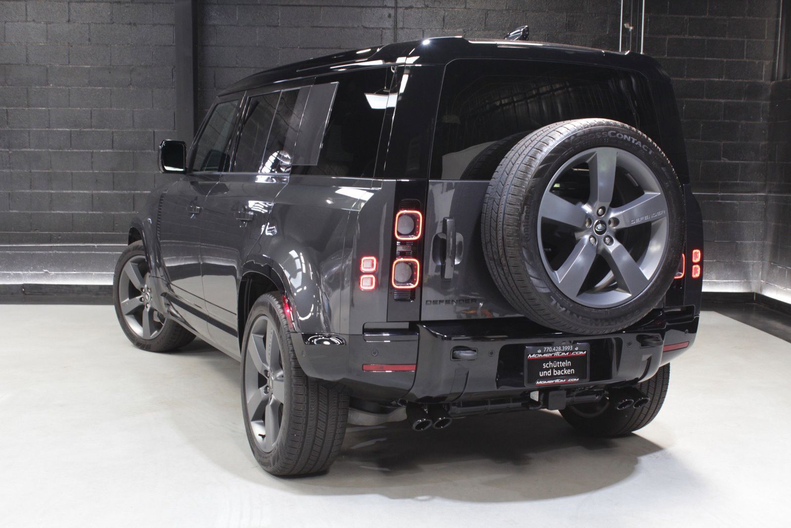 2025 Land Rover Defender 110 V8 AWD