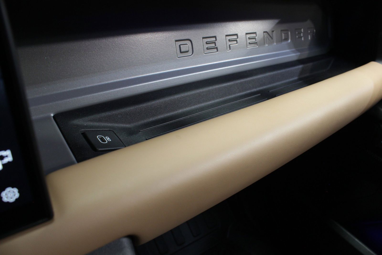 2025 Land Rover Defender 110 V8 AWD