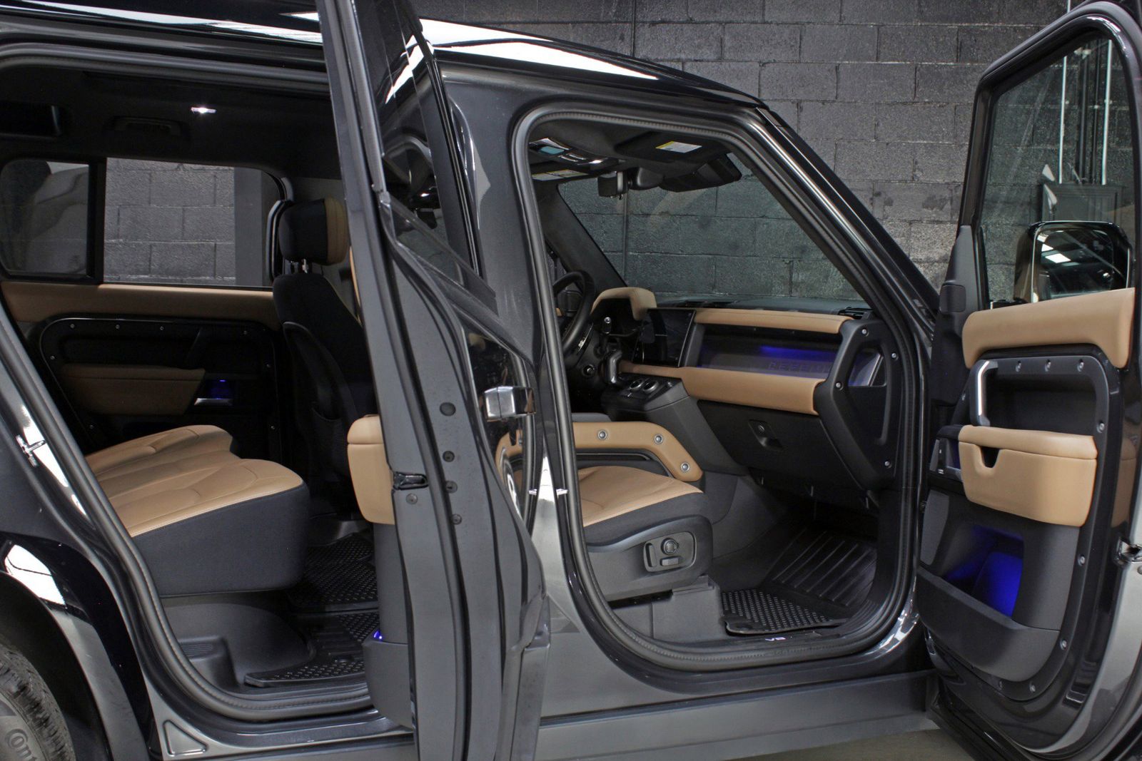 2025 Land Rover Defender 110 V8 AWD