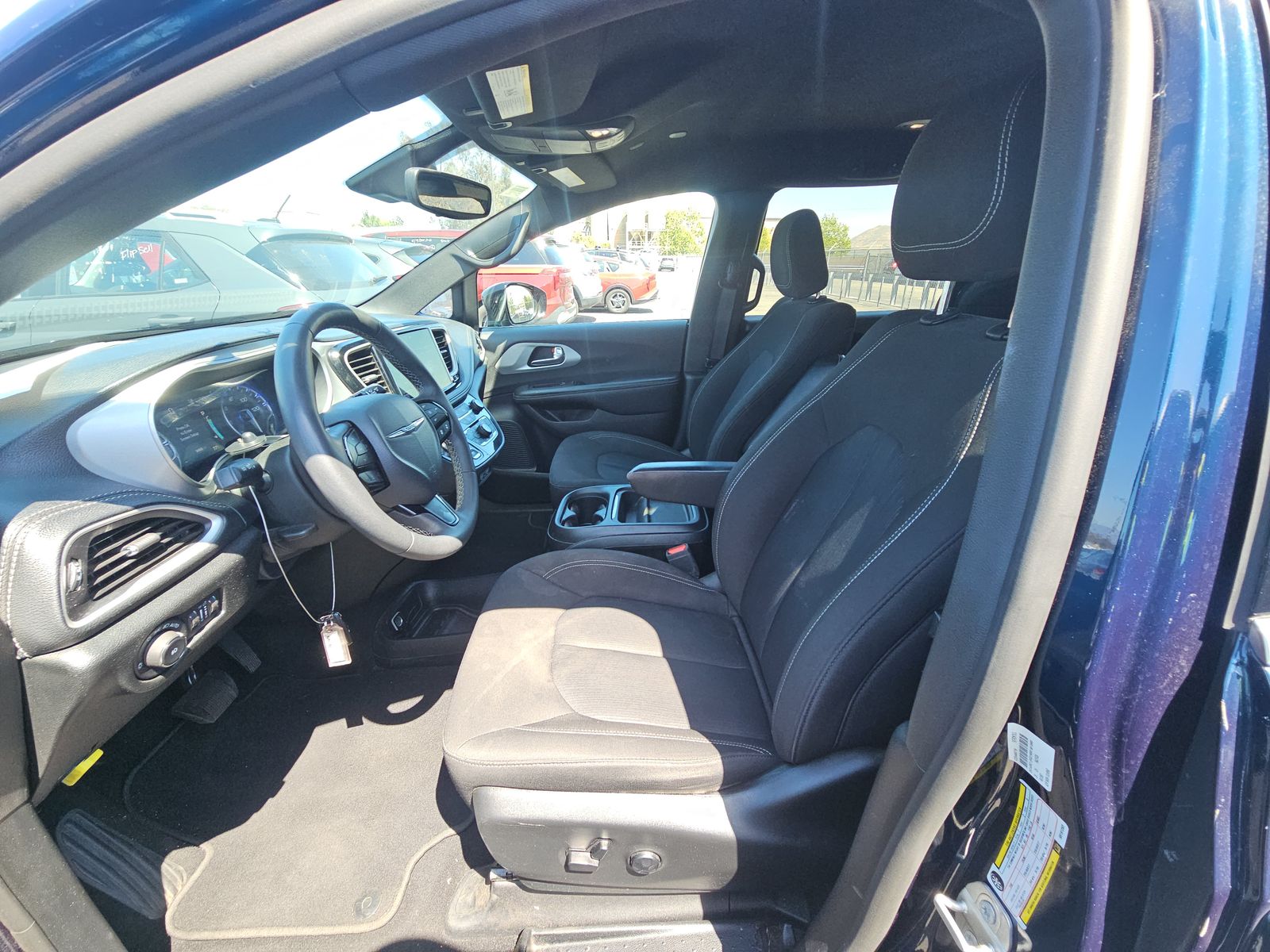 CHRYSLER PACIFICA - 8