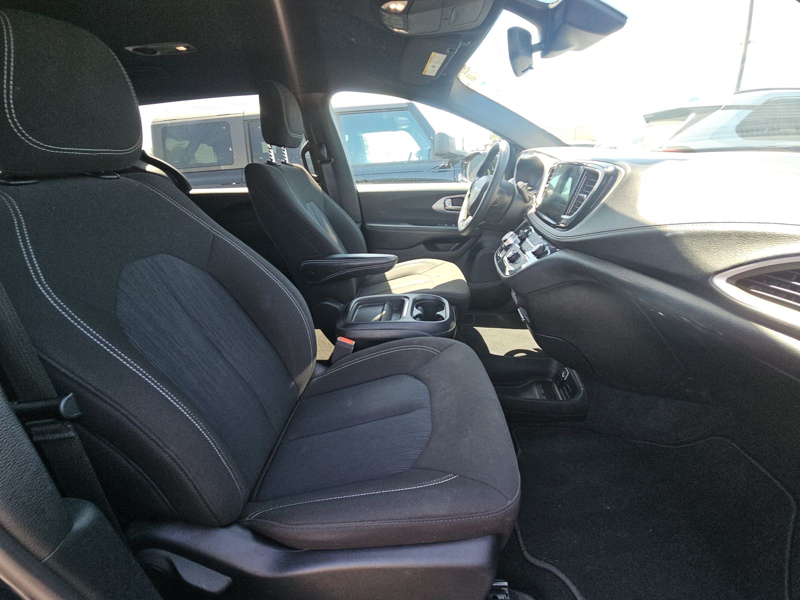 CHRYSLER PACIFICA - 9
