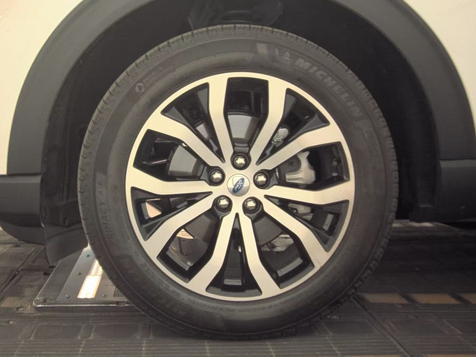FORD EXPLORER - 10