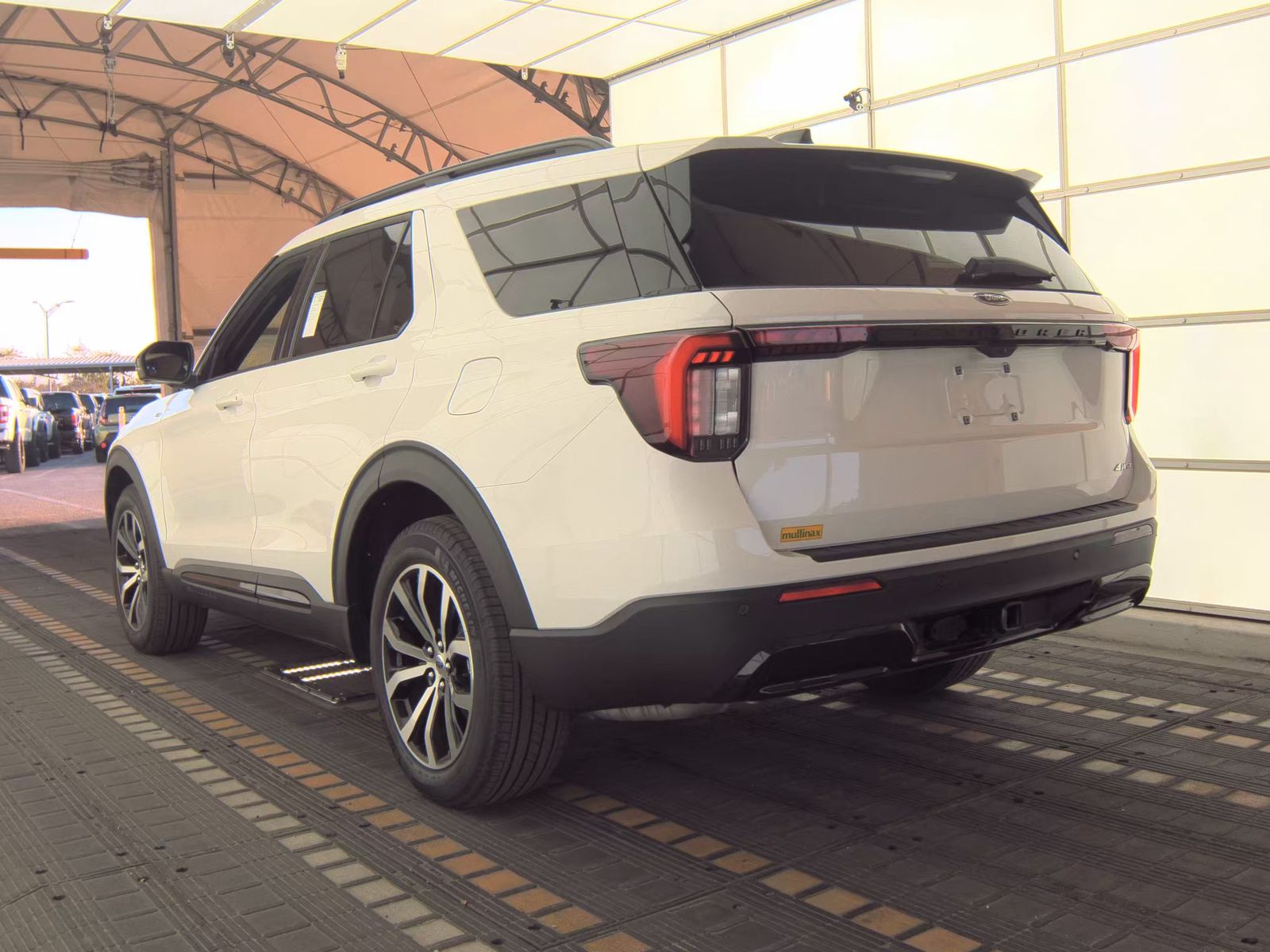 FORD EXPLORER - 9