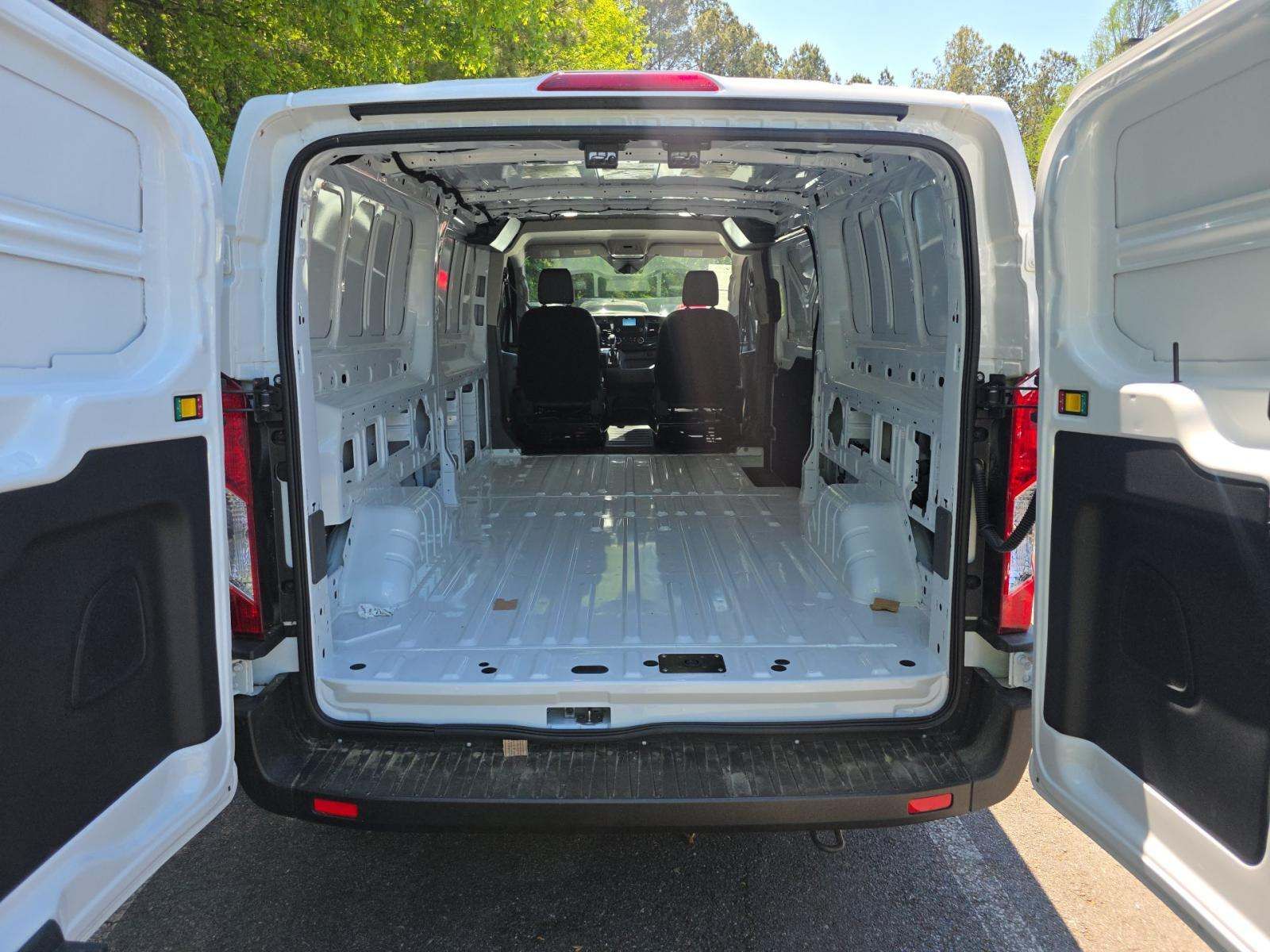 FORD TRANSIT 150 - 8