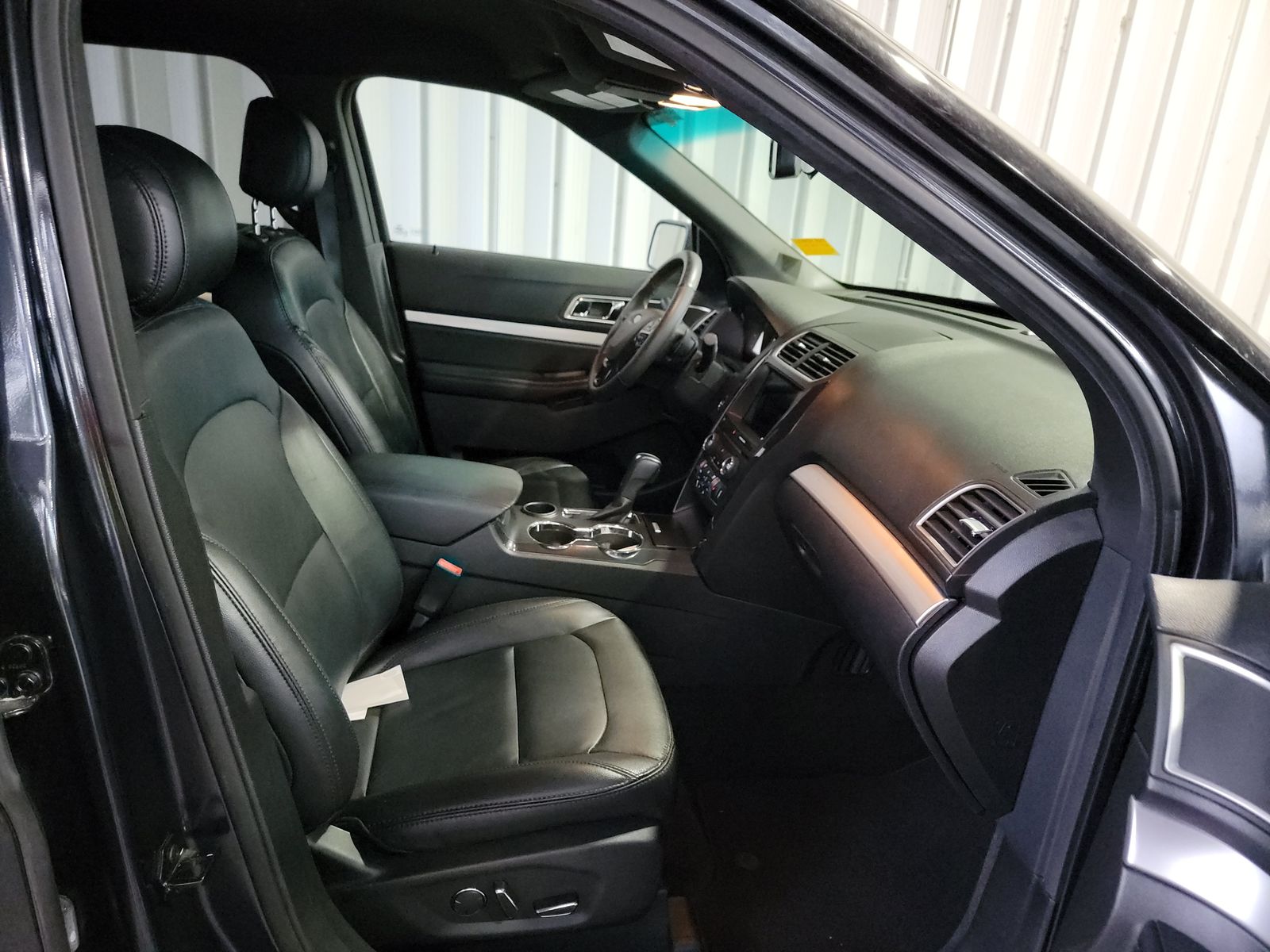 FORD EXPLORER - 9