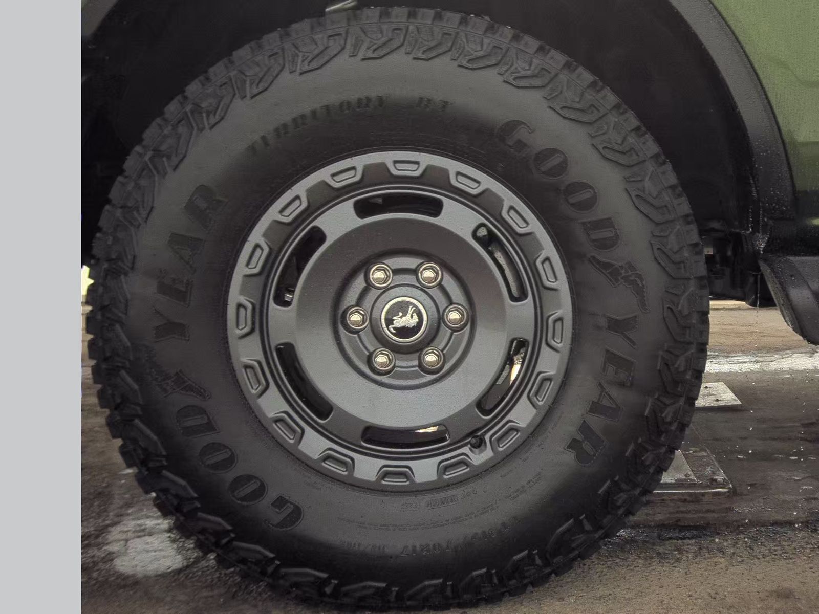 FORD BRONCO - 10