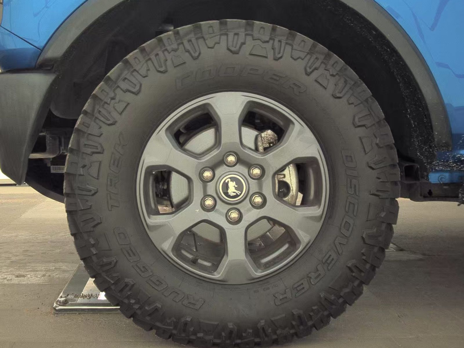 FORD BRONCO - 10