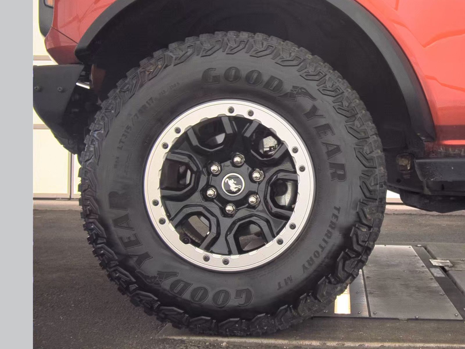 FORD BRONCO - 10