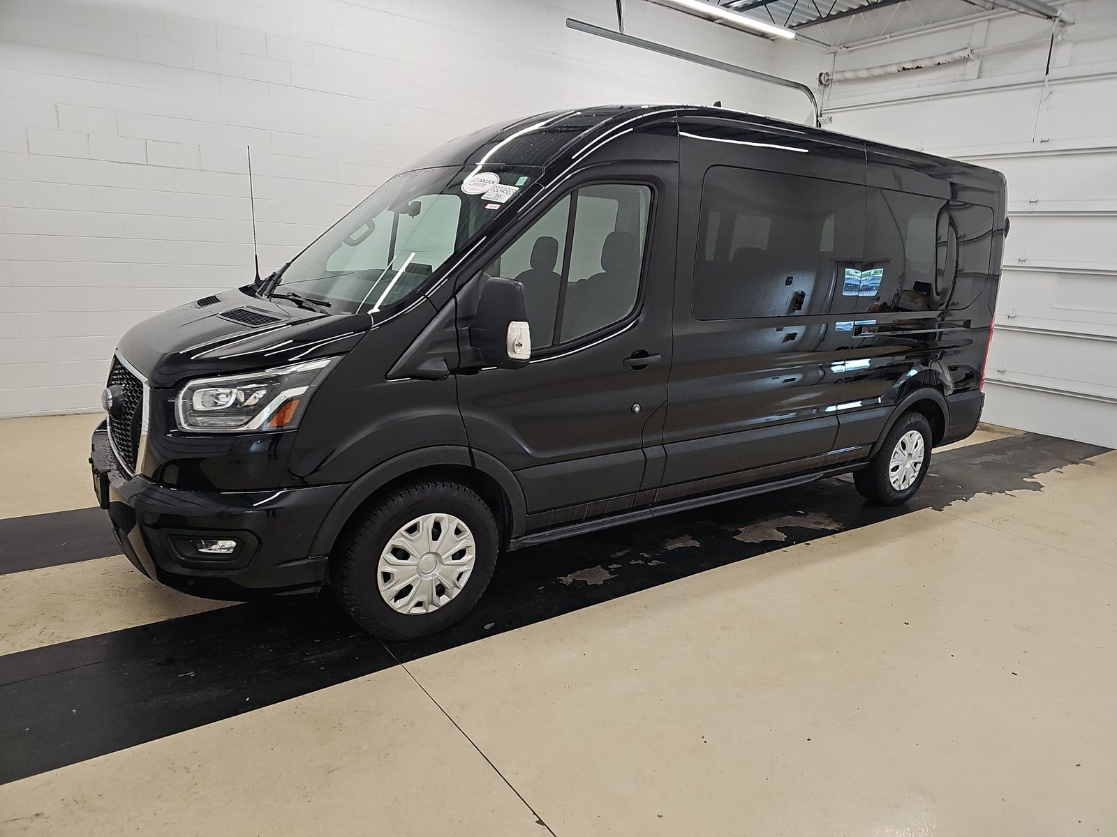 2023 Ford Transit 350 XLT Med Roof Sliding Pass. 148's photo