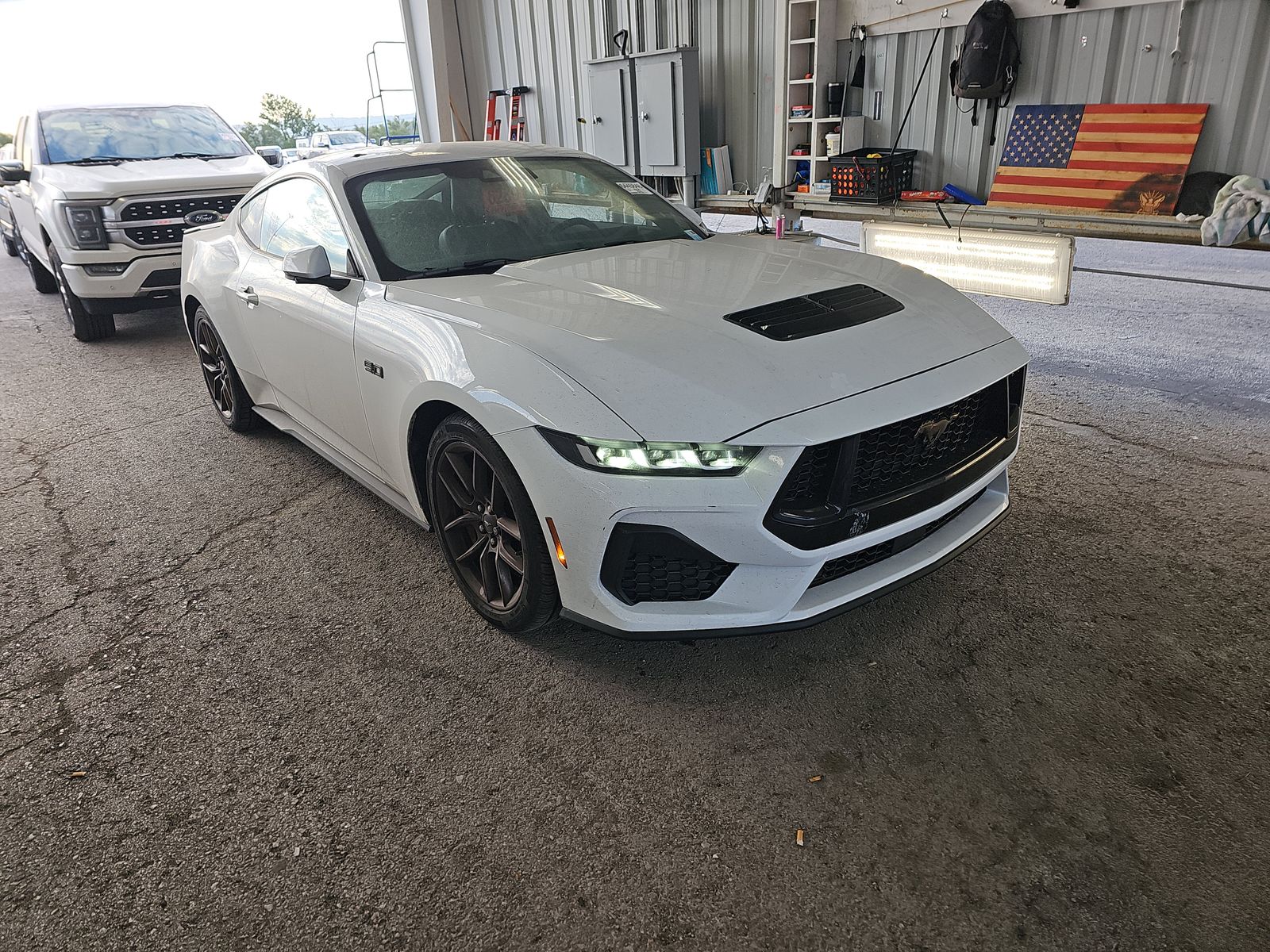FORD MUSTANG - 4