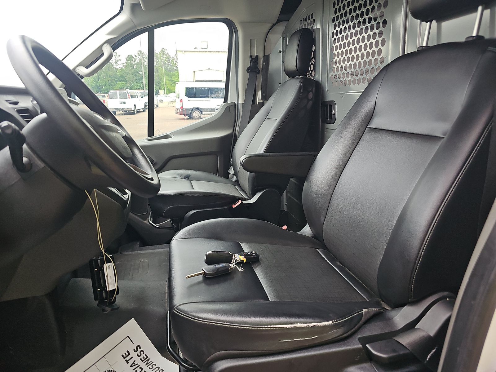 FORD TRANSIT 150 - 8