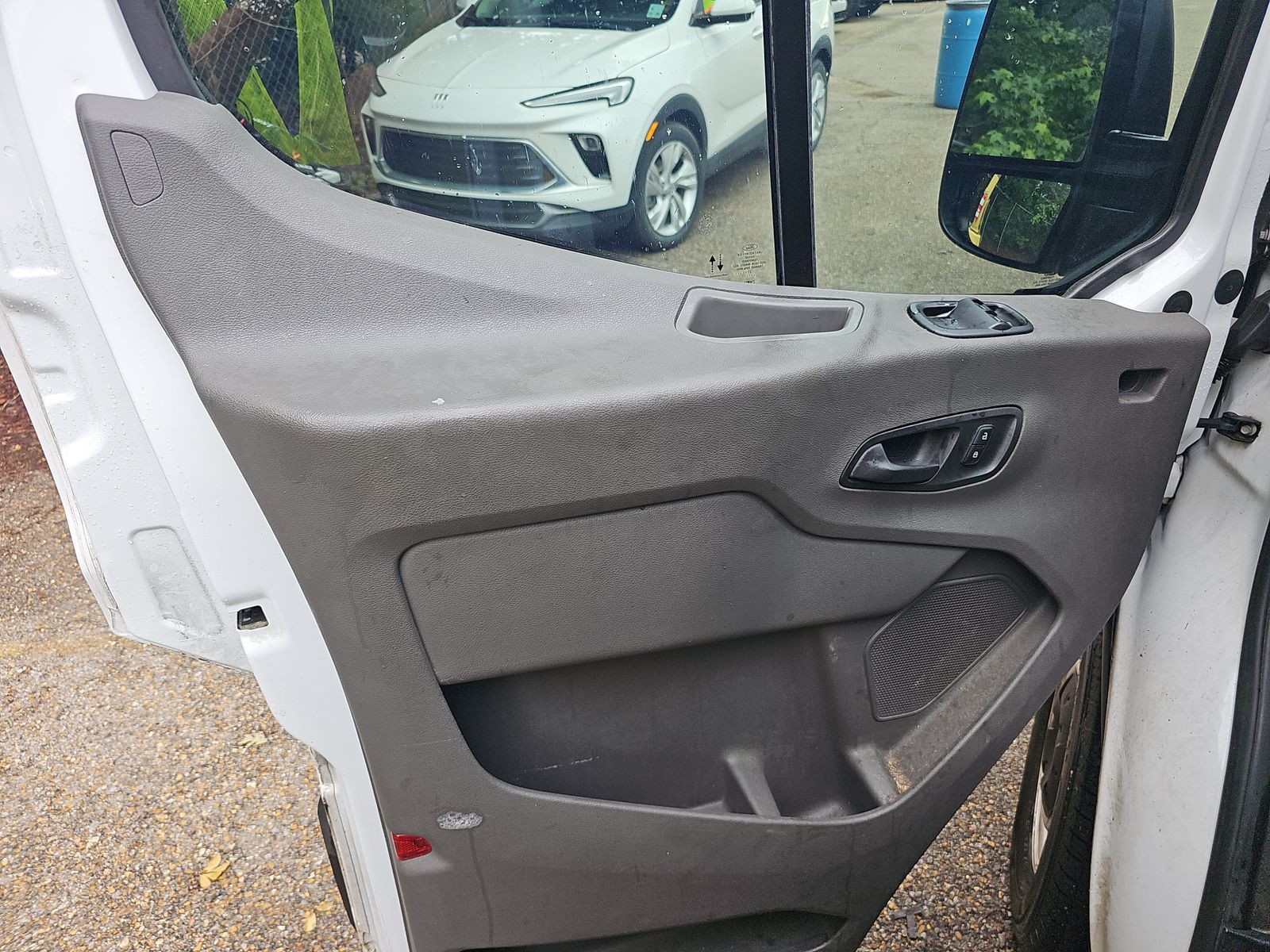 FORD TRANSIT 150 - 10
