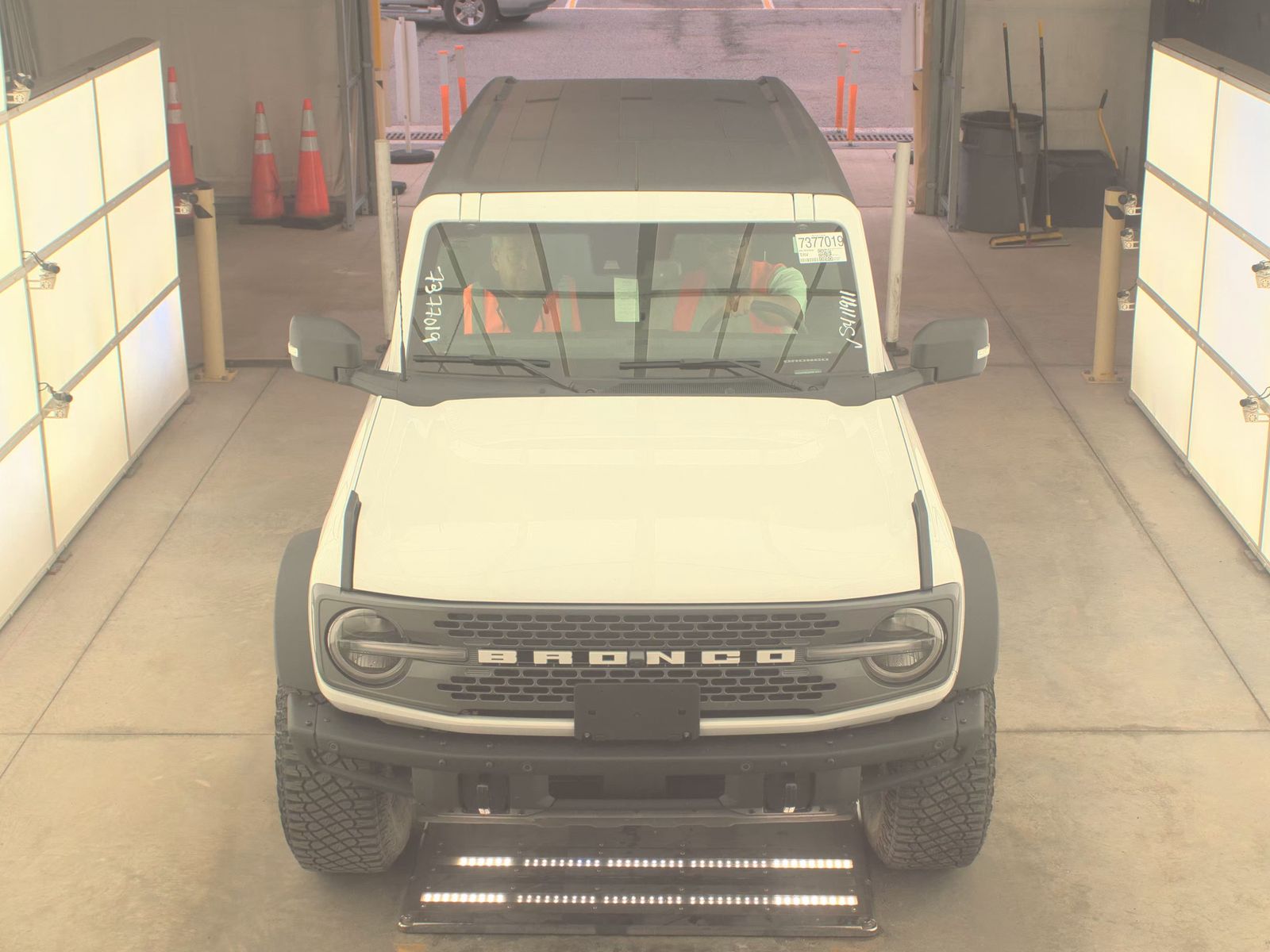 FORD BRONCO - 3