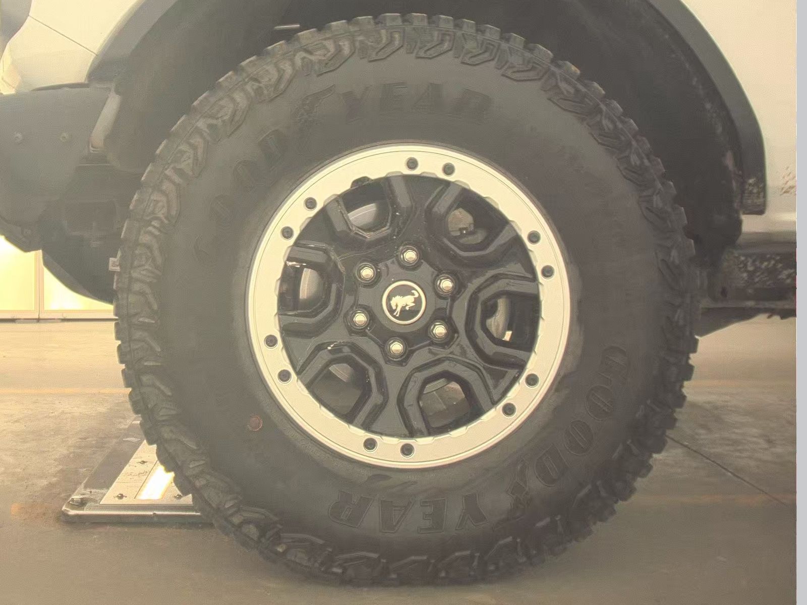 FORD BRONCO - 10