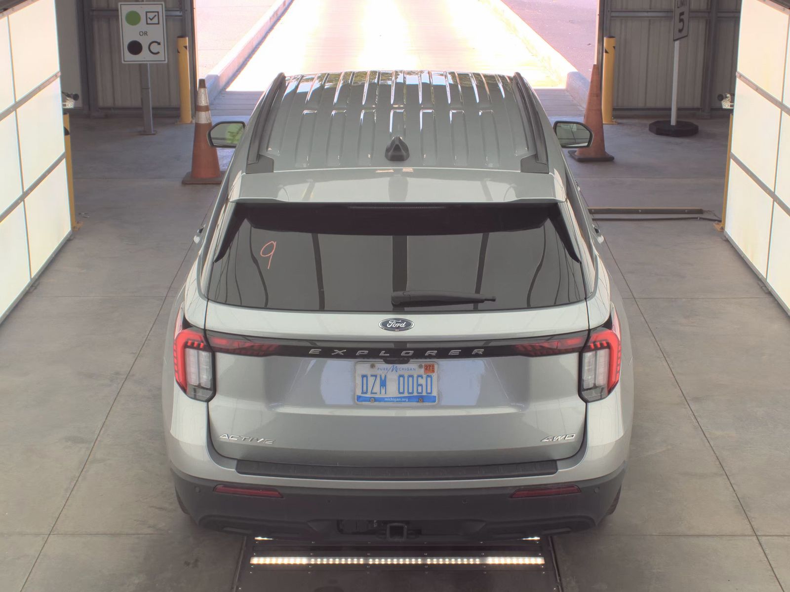 FORD EXPLORER - 7