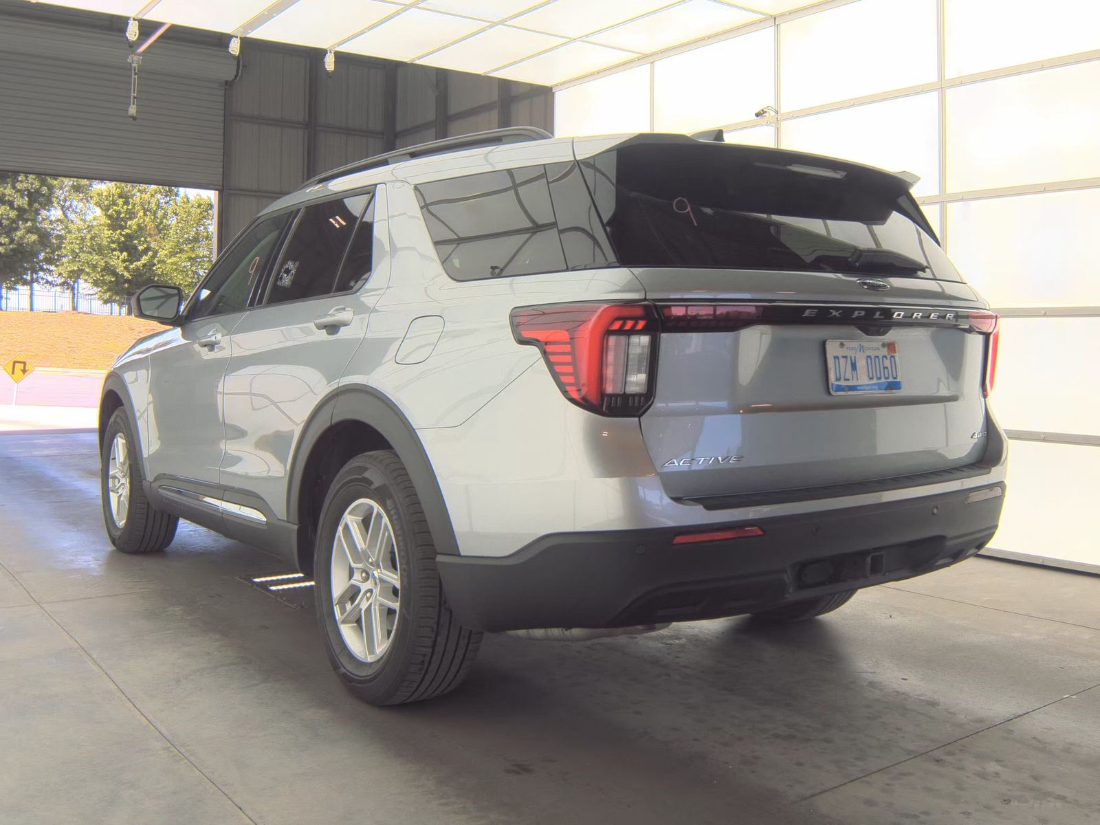 FORD EXPLORER - 9
