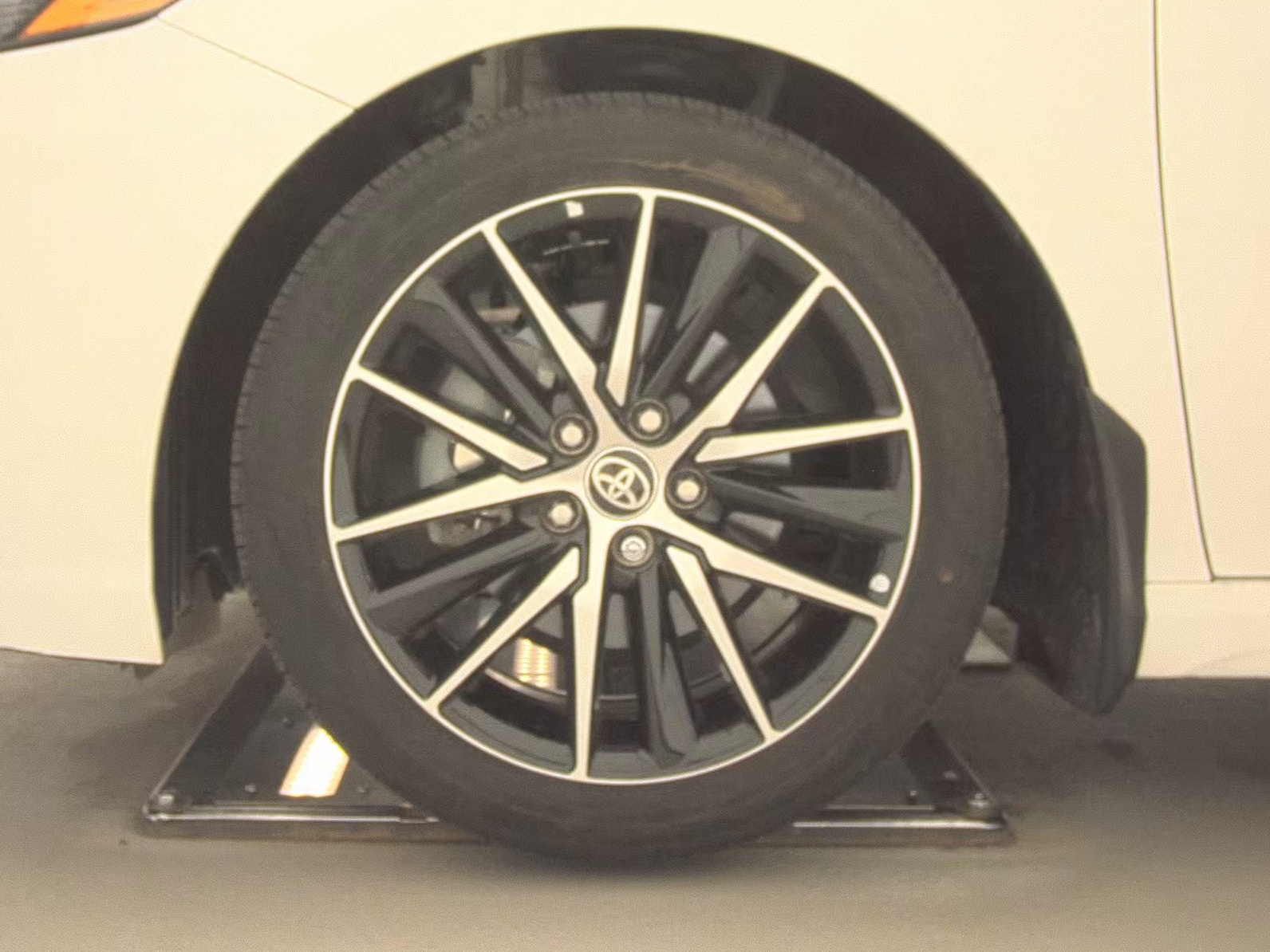 TOYOTA CAMRY - 10