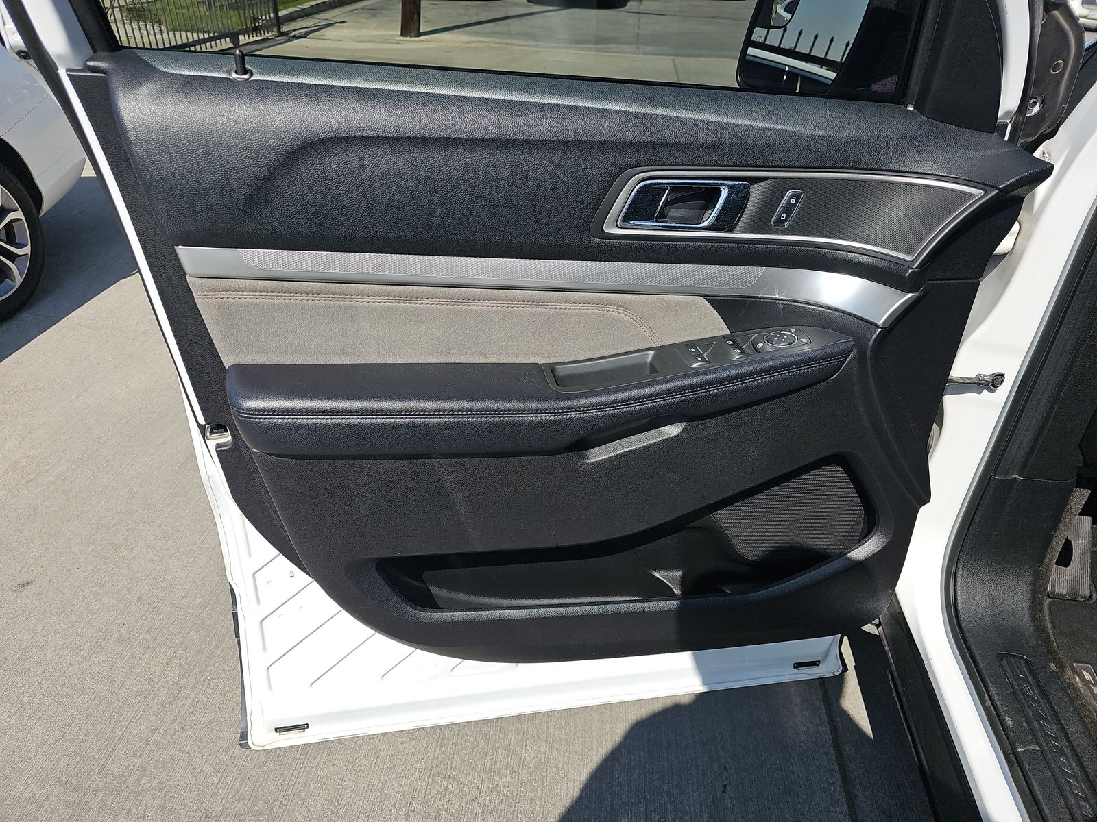 FORD EXPLORER - 10