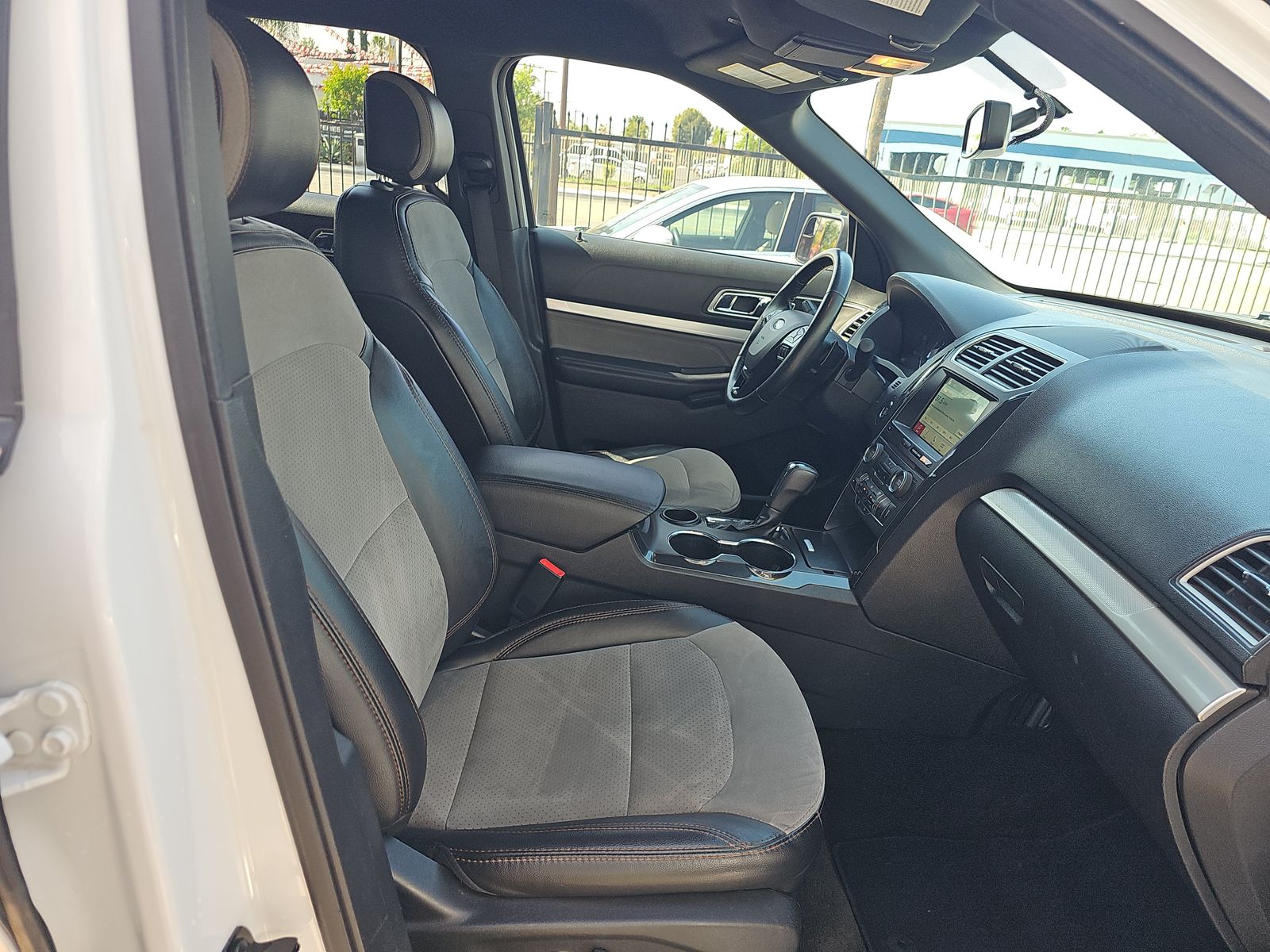 FORD EXPLORER - 9
