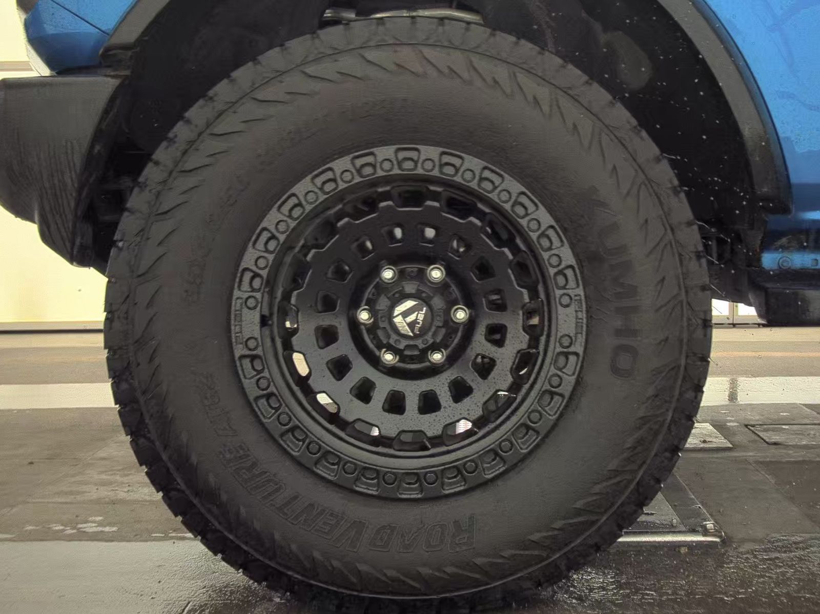 FORD BRONCO - 10