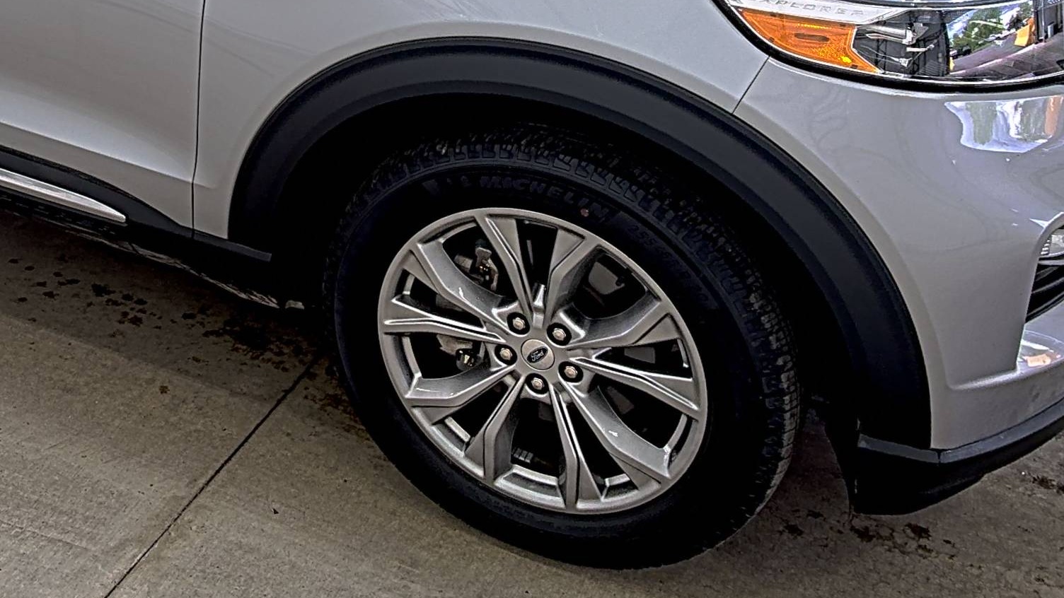 FORD EXPLORER - 9