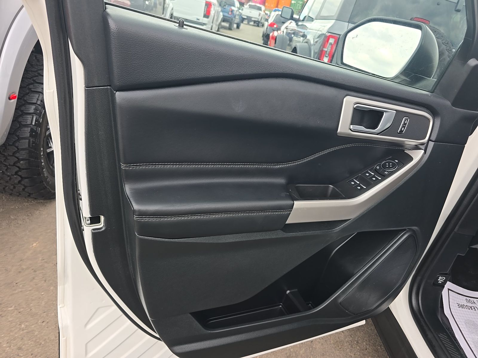 FORD EXPLORER - 10