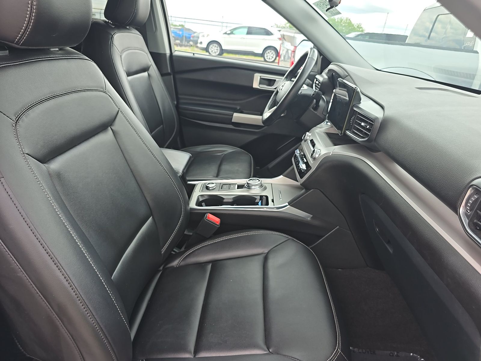 FORD EXPLORER - 9