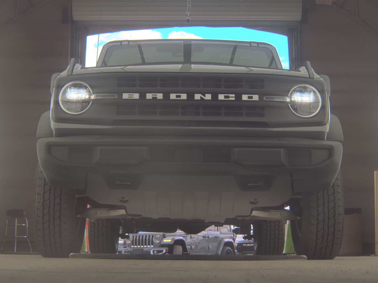 FORD BRONCO - 4