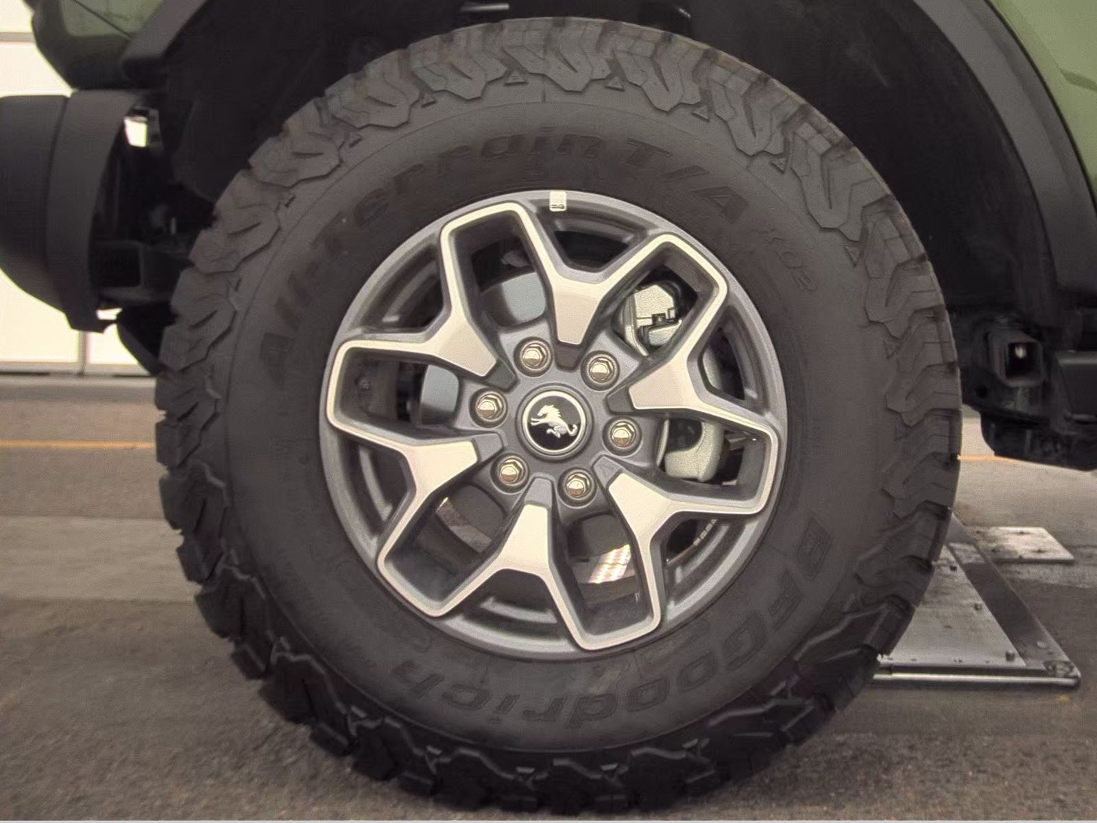 FORD BRONCO - 10