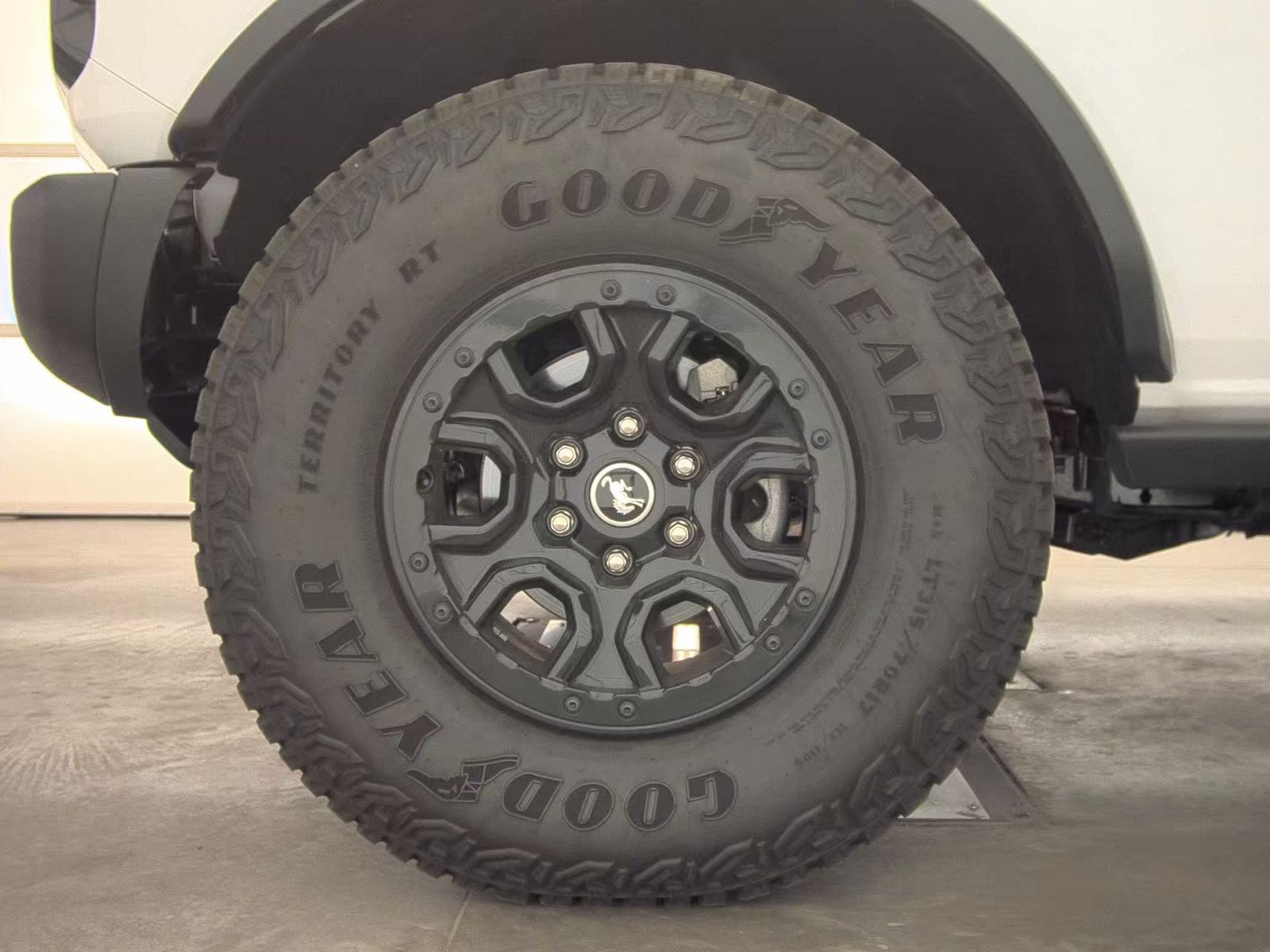 FORD BRONCO - 10