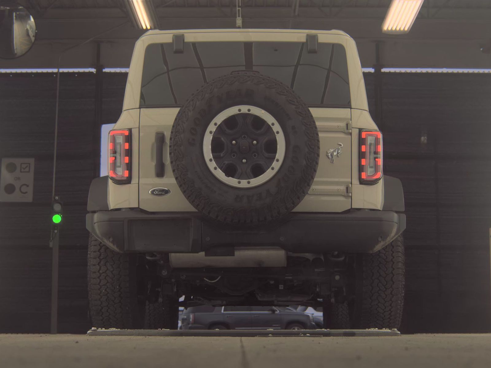 FORD BRONCO - 8