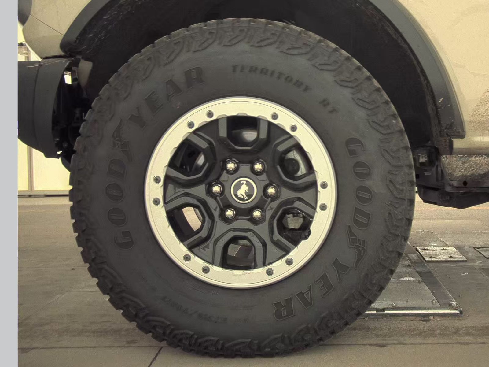 FORD BRONCO - 10